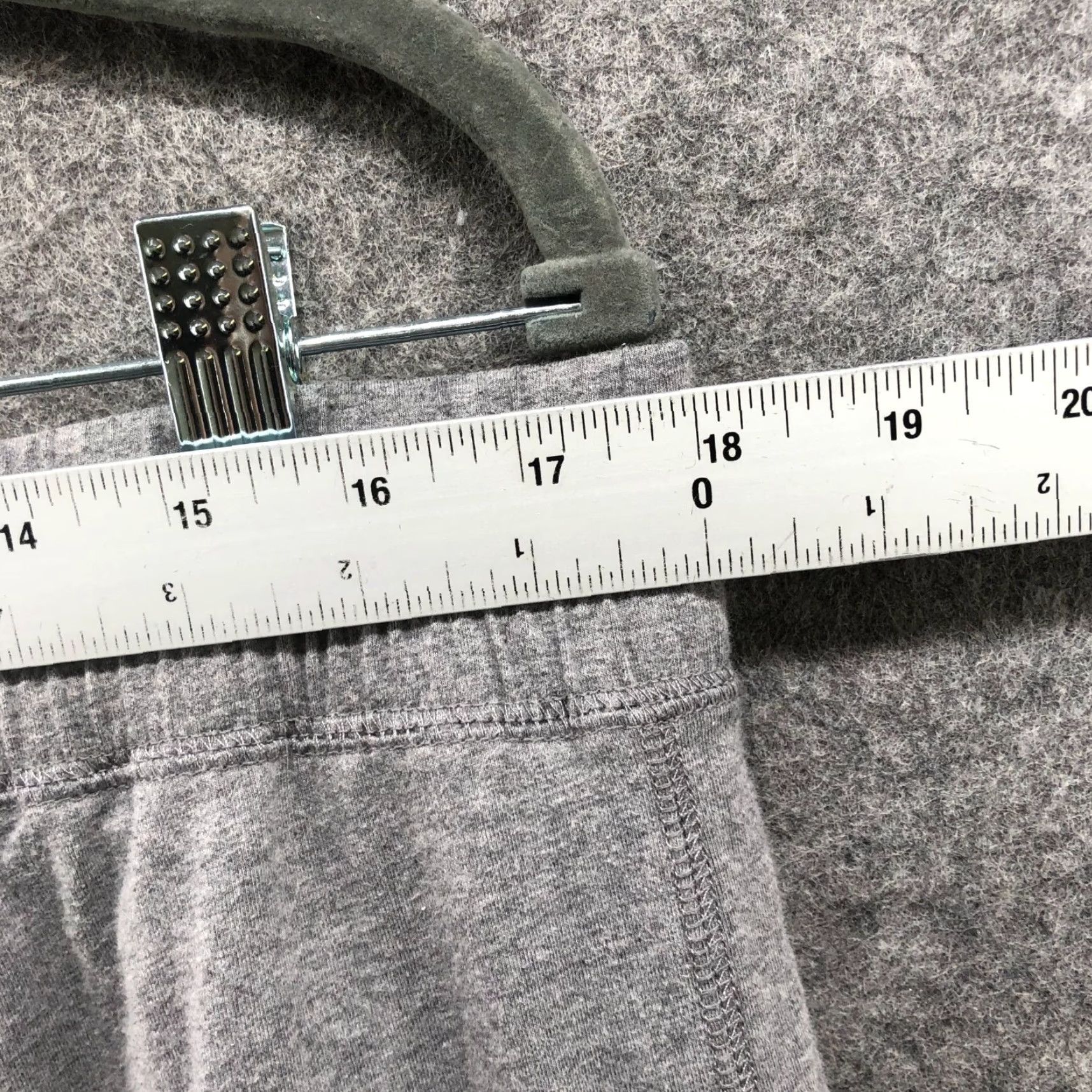 Gap Gap Mens L Gray Jersey Slim Jogger Pants Lightweight Lounge Drawstring Casual Knit Cotton Pockets Front Flat Front Tapered Inseam 29 in Size US L / EU 52-54 / 3 - 6 Thumbnail