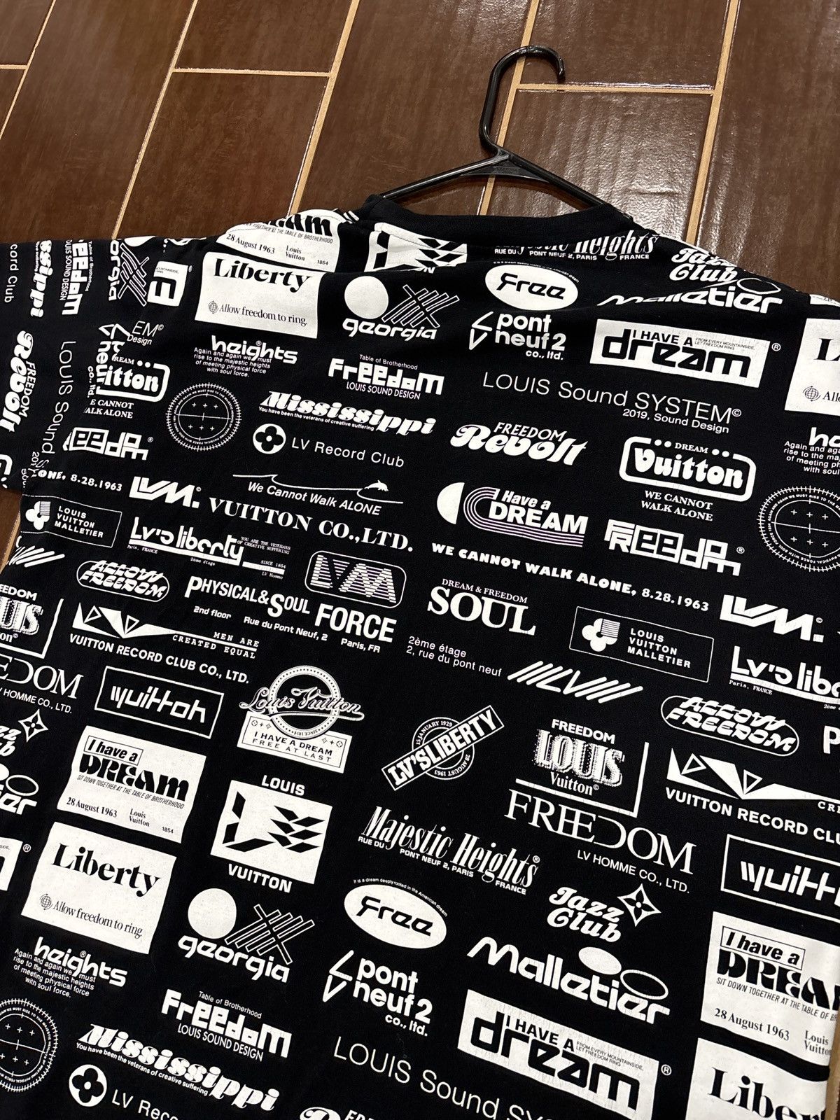 Louis Vuitton USED Louis Vuitton Virgil Abloh All Over Logo Tee Size XXL Size US XL / EU 56 / 4 - 5 Thumbnail