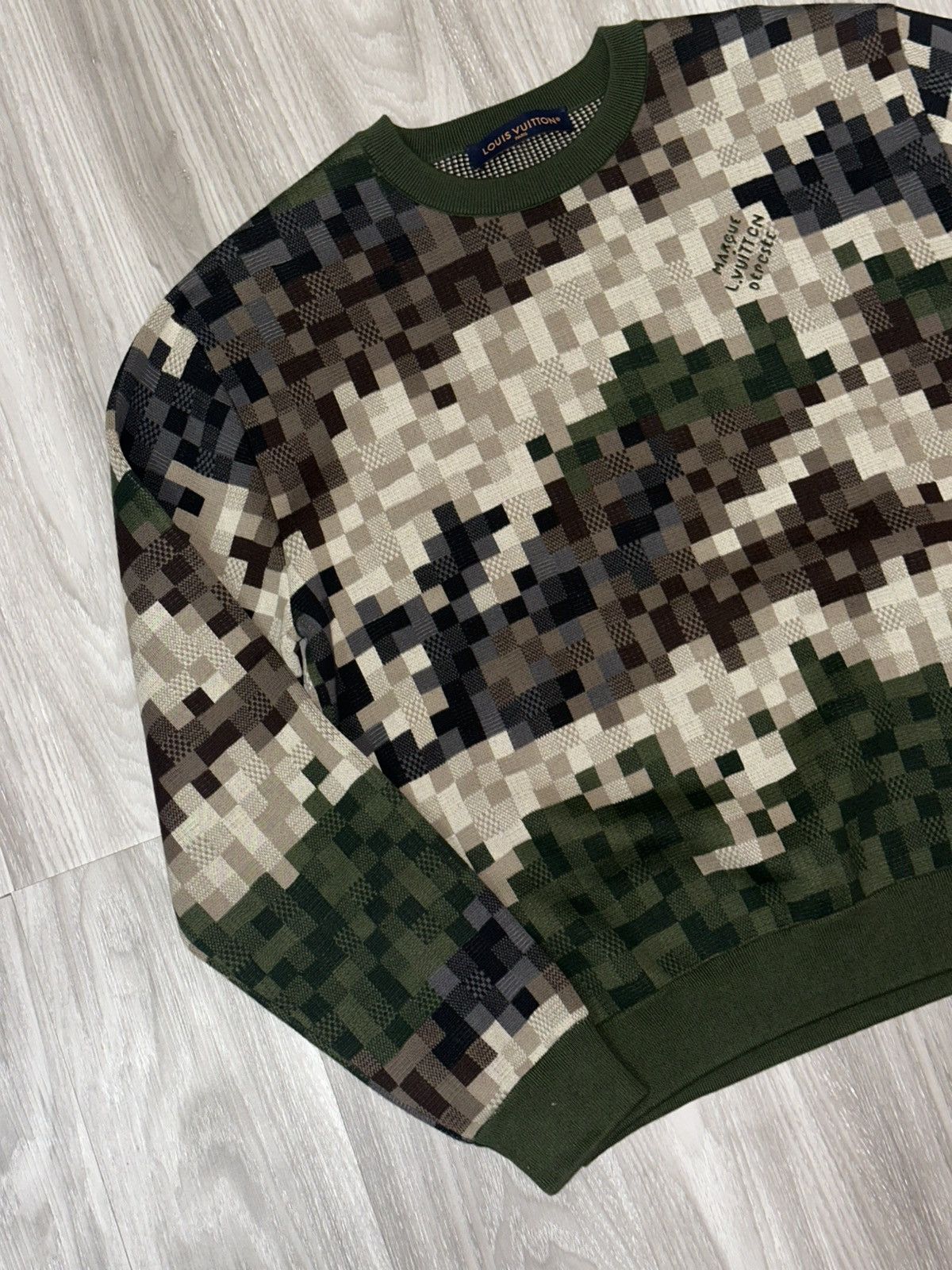 Louis Vuitton SS24 Louis Vuitton by Pharell Pixelated Sweatshirt Size US M / EU 48-50 / 2 - 3 Thumbnail