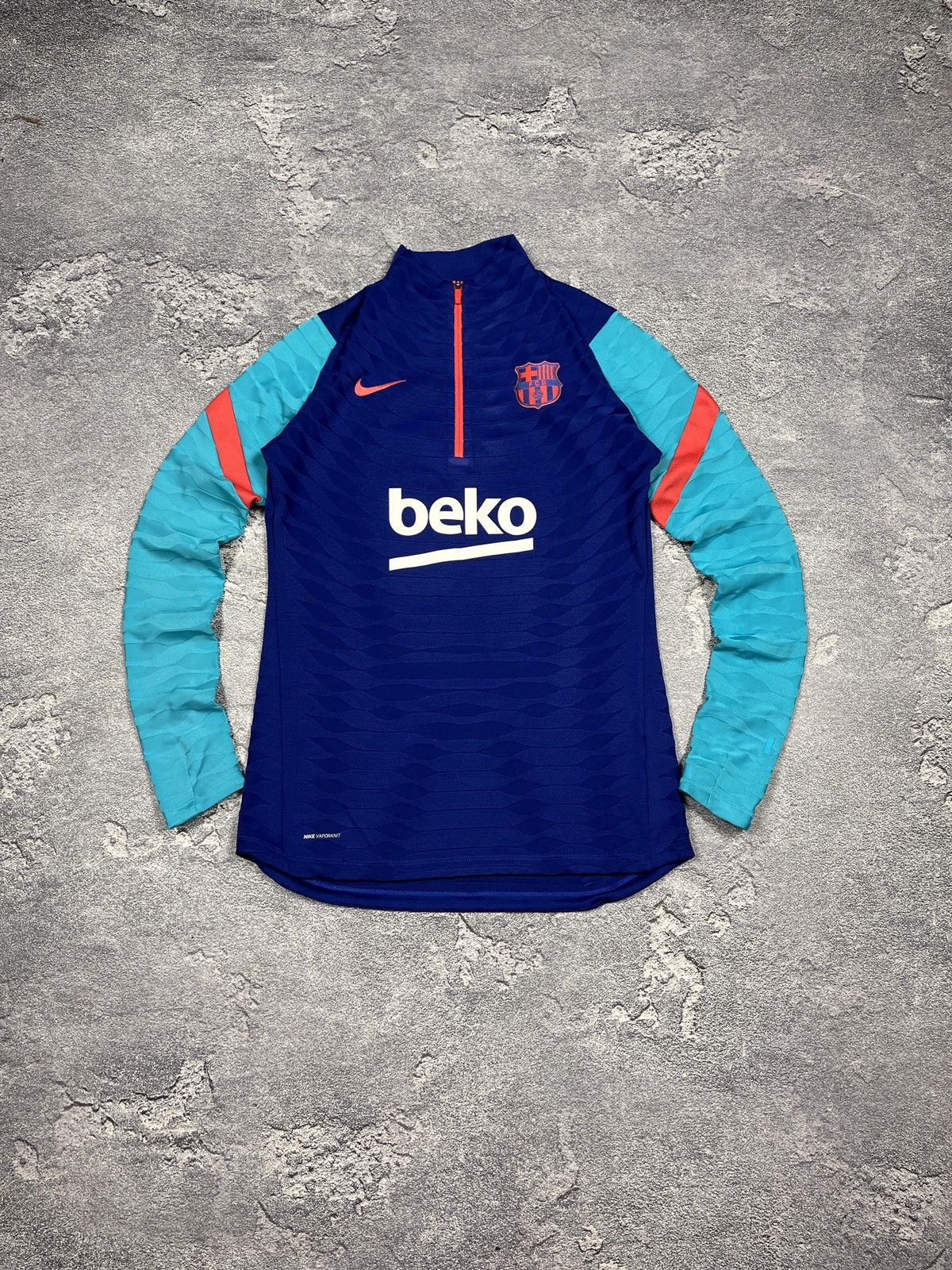 Nike 2021 Nike FC Barcelona Womens Soccer Jersey Thermo Size S / US 4 / IT 40 - 1 Thumbnail