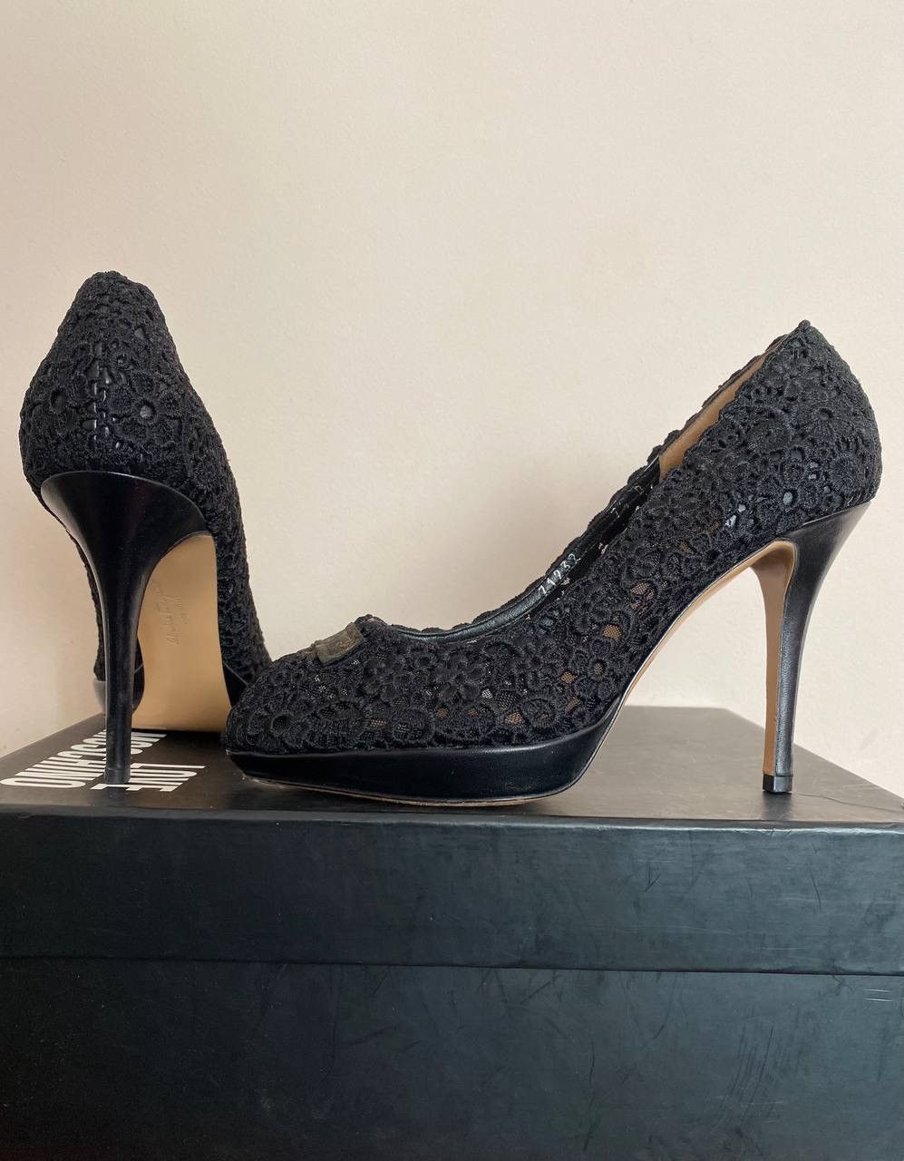 Salvatore Ferragamo Salvatore Ferragamo Heels Black Lace Size US 7.5 / IT 37.5 - 6 Thumbnail