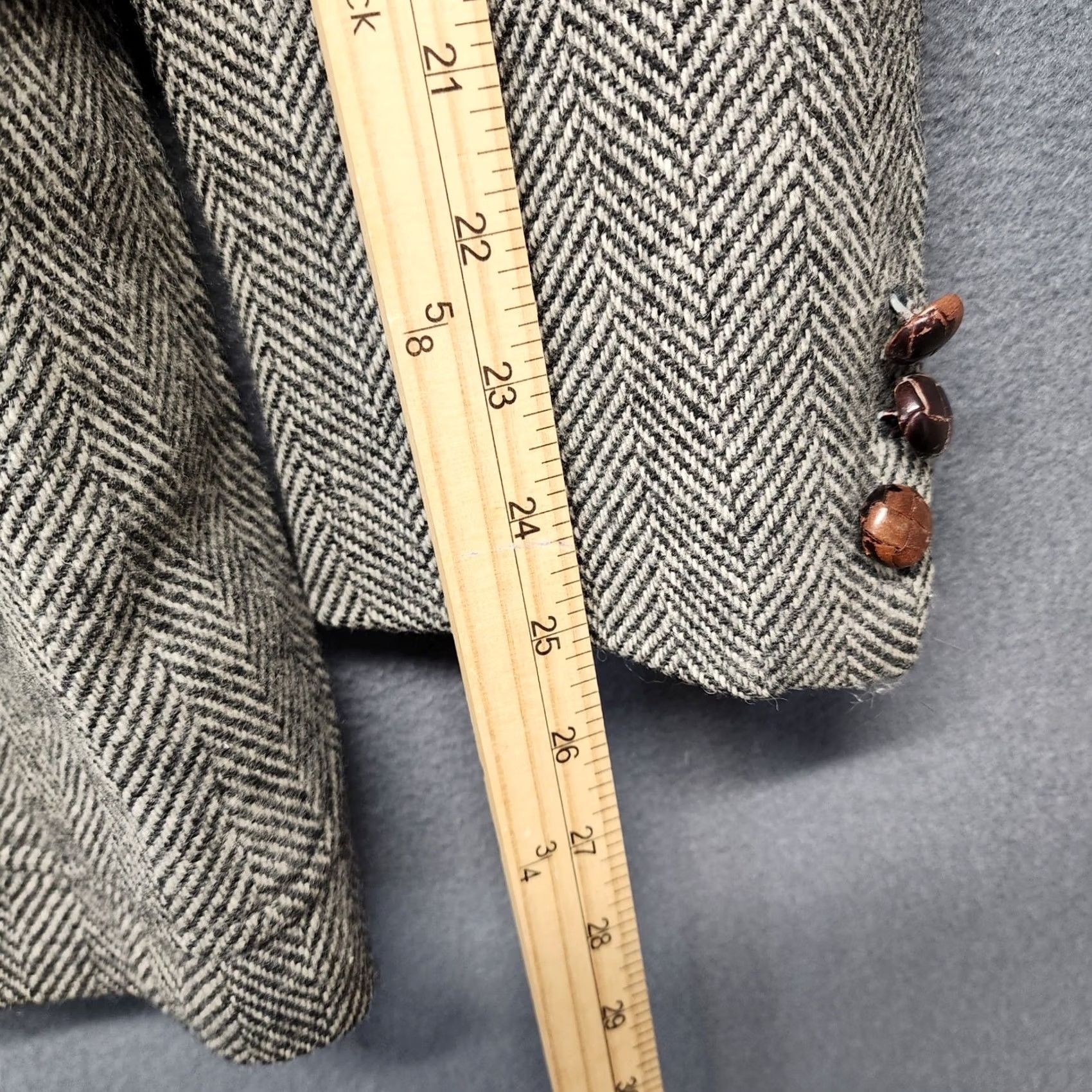 Vintage VINTAGE Redwood & Ross Sport Coat Jacket Mens Grey Tweed Herringbone Wool 42 R Size US XS / EU 42 / 0 - 7 Thumbnail