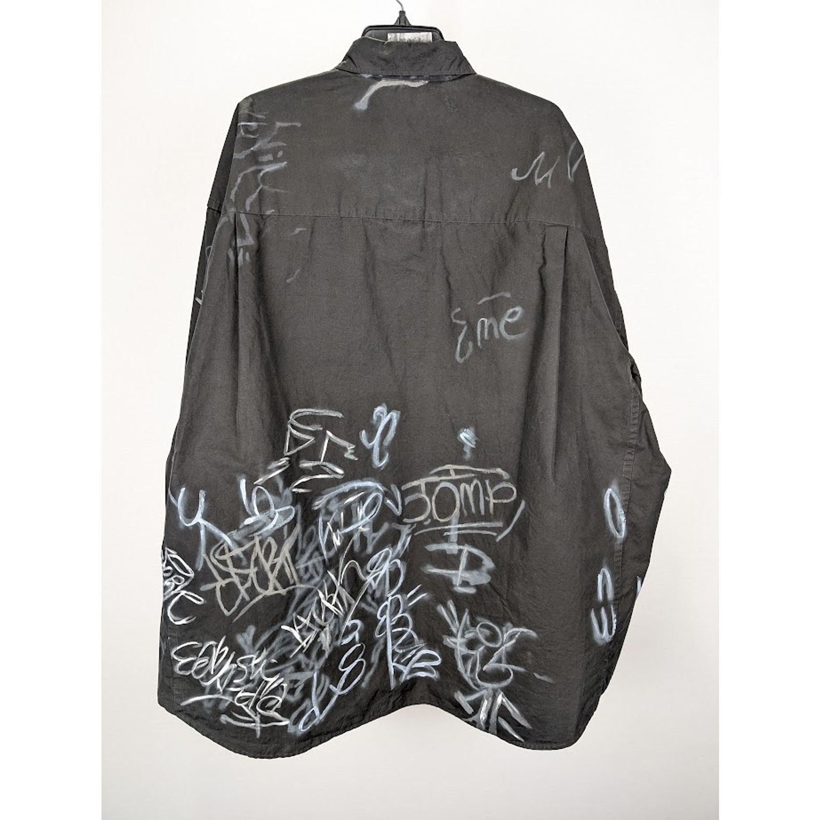 Balenciaga o1rshd1 Cotton Poplin Graffiti Oversized Shirt in Black Size US S / EU 44-46 / 1 - 9 Thumbnail