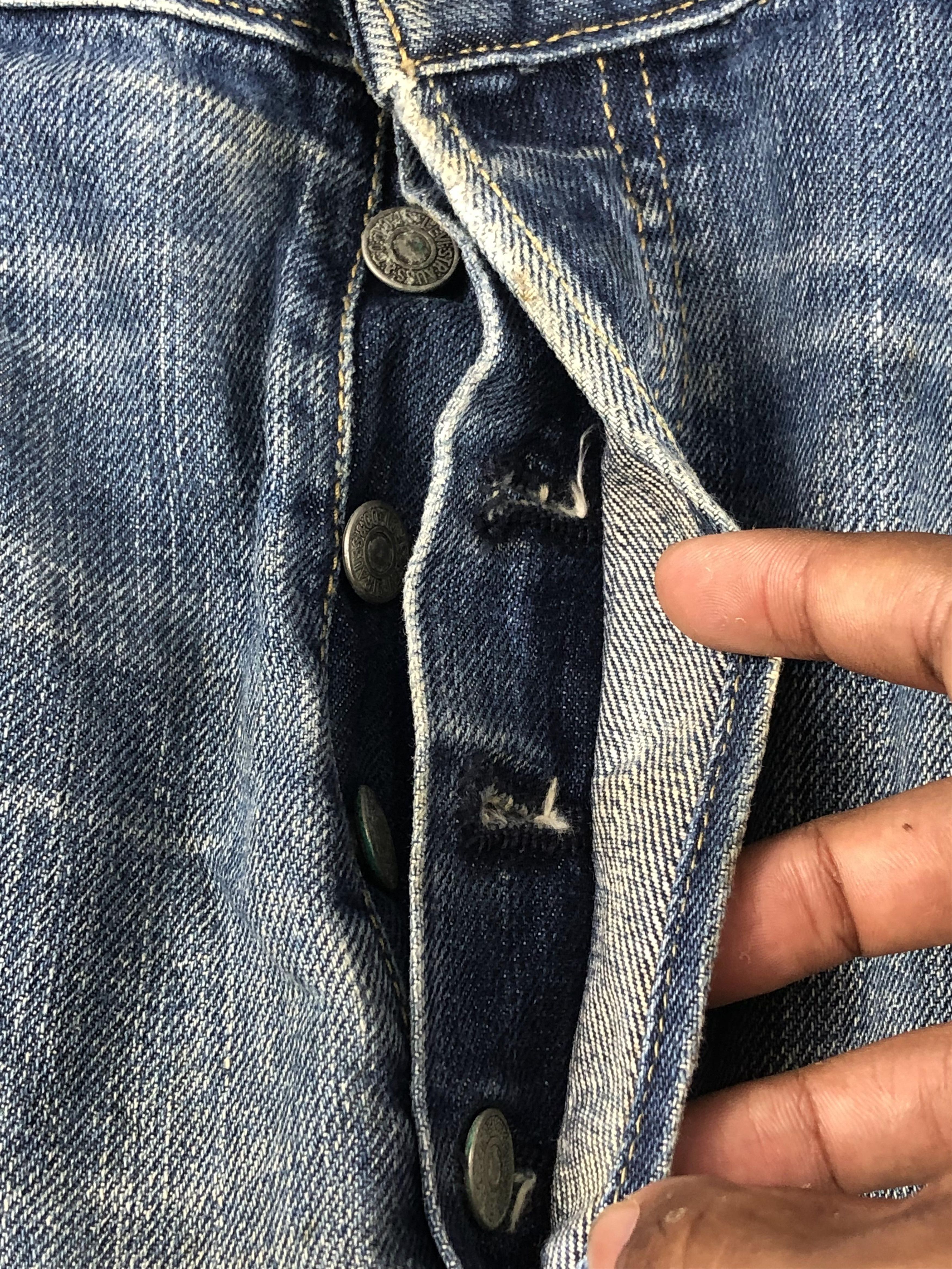Vintage 90s Levis 501 Faded Blue Jeans DP2221