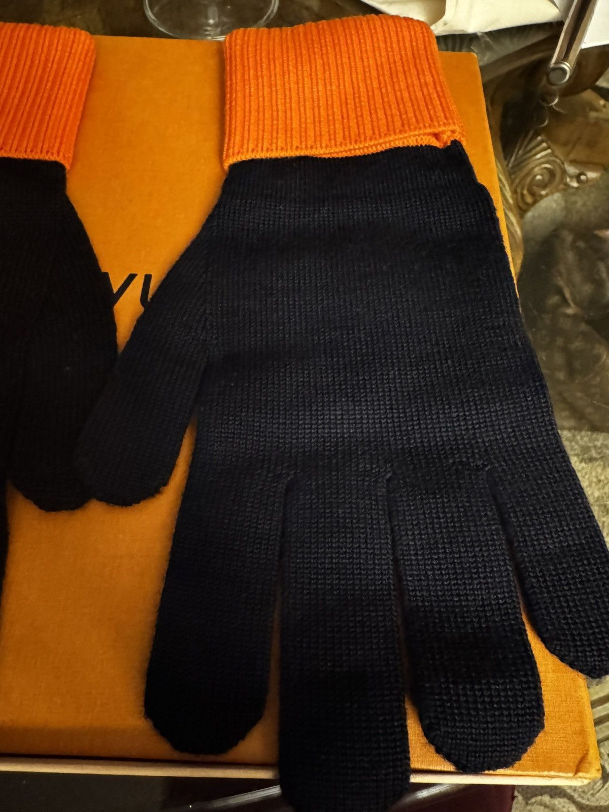 Louis Vuitton Louis Vuitton Gon Louis Marine Large Navy & Orange Gloves Size ONE SIZE - 5 Thumbnail