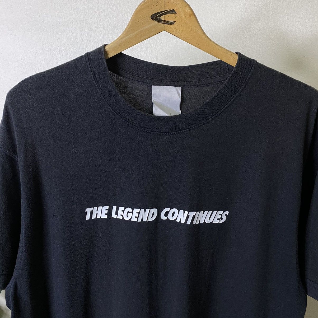 Nike Vintage 2000s Nike Air Max The Legend Continues T Shirt Size US L / EU 52-54 / 3 - 10 Thumbnail