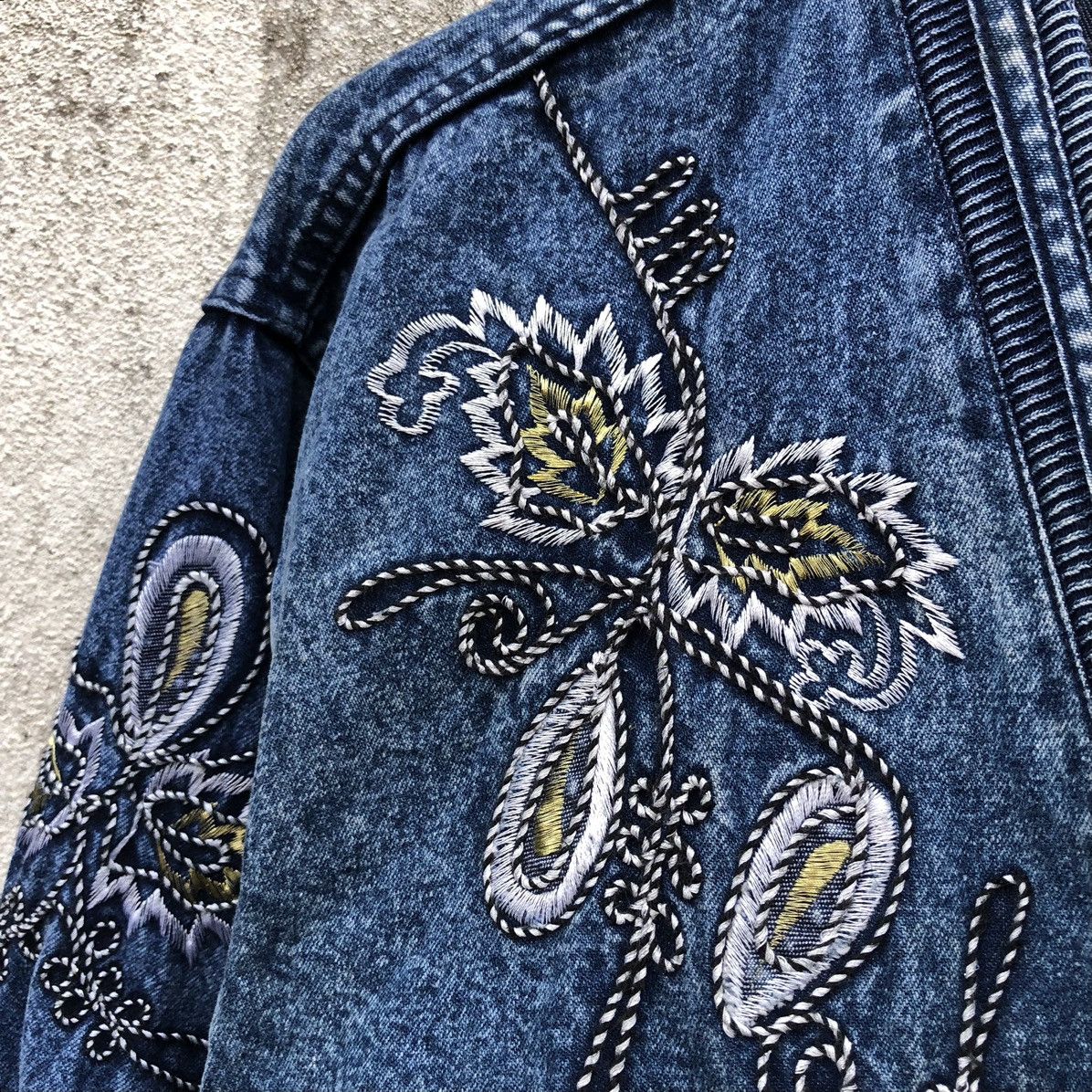 Vintage Vintage Japan Brand Bora Jean Embroidery Denim Jacket Size US M / EU 48-50 / 2 - 3 Thumbnail