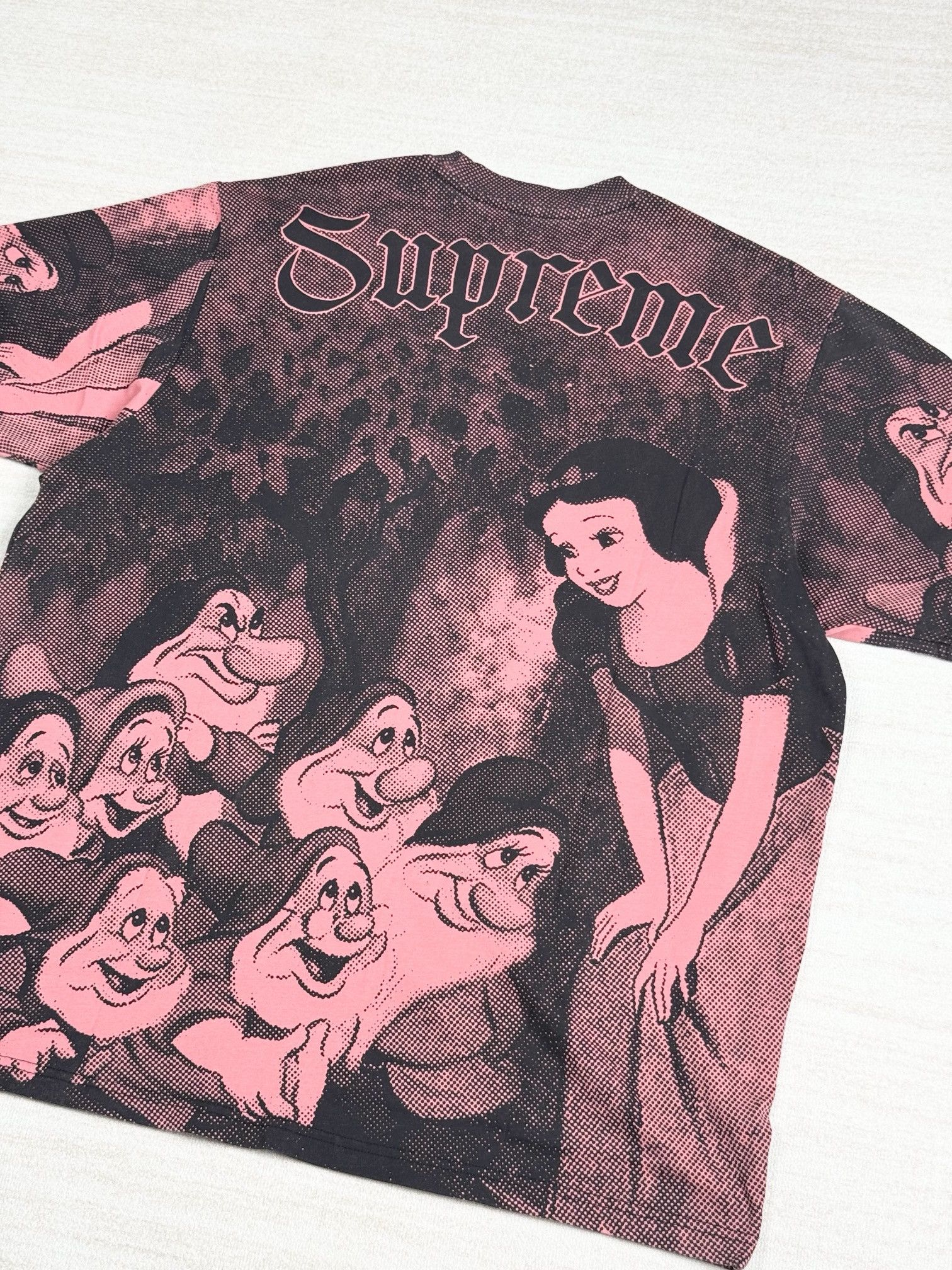 Supreme snow white tee Size US L / EU 52-54 / 3 - 4 Thumbnail