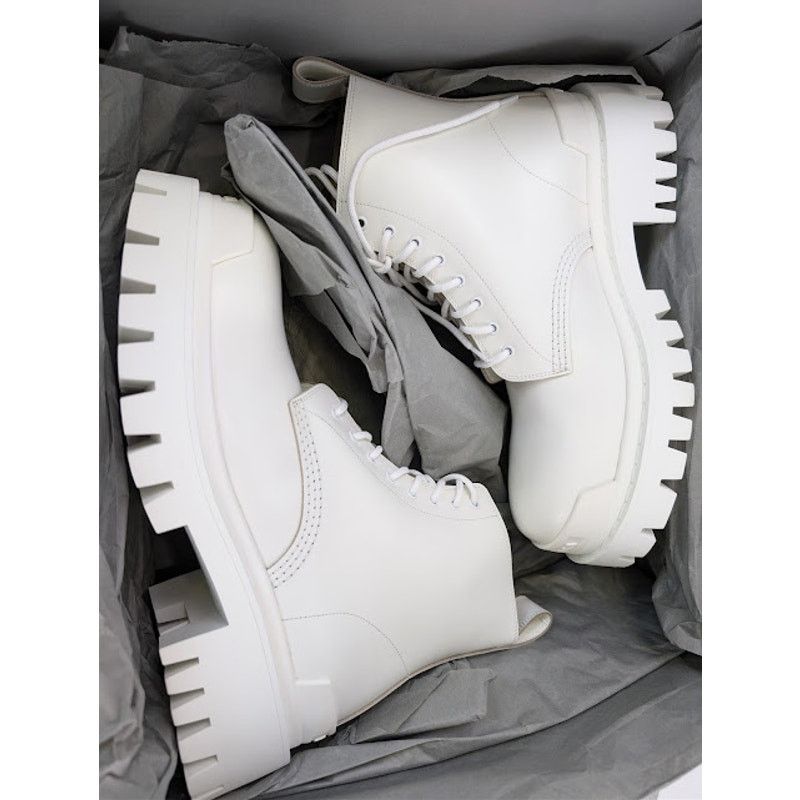 Balenciaga o1rshd1 Strike L20 Boots in Optic White Size US 7 / EU 40 - 19 Thumbnail