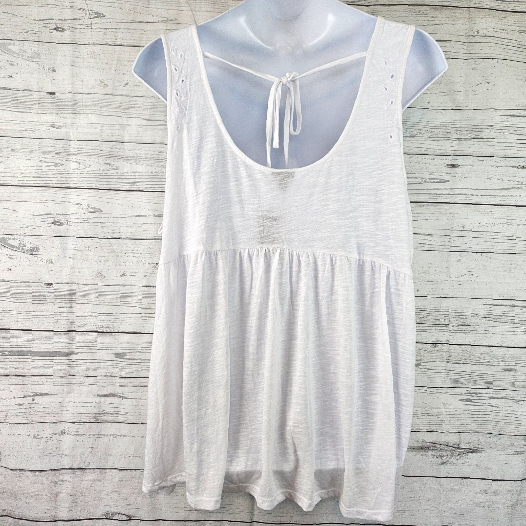 Torrid Torrid Womens Embroidered Top Blouse Size 5X White Sleeveless Tie Back Plus Size Size XXL / US 16-18 / IT 52-54 - 3 Thumbnail