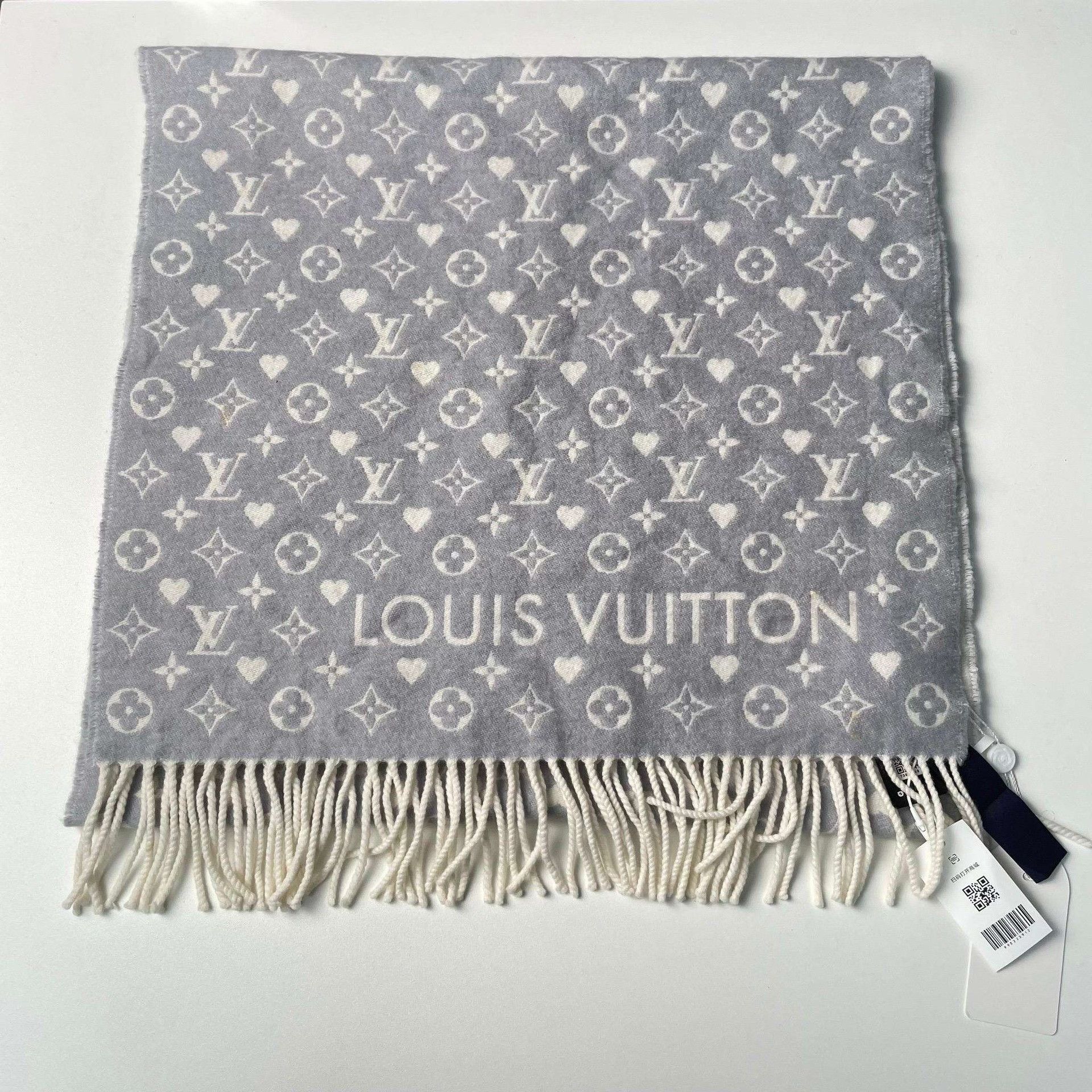 Louis Vuitton Louis Vuitton Gray Heart Monogram Fringed Scarf Size ONE SIZE - 1 Thumbnail