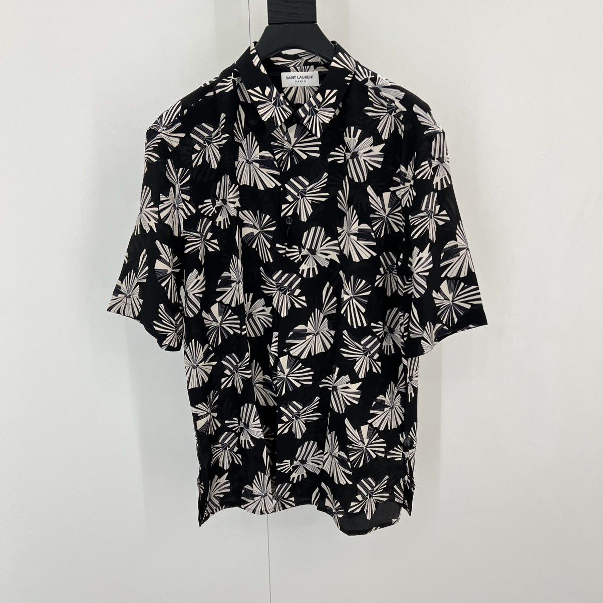 Saint Laurent Paris Saint Laurent Short Sleeve Shirt in Medium Size US M / EU 48-50 / 2 - 1 Thumbnail