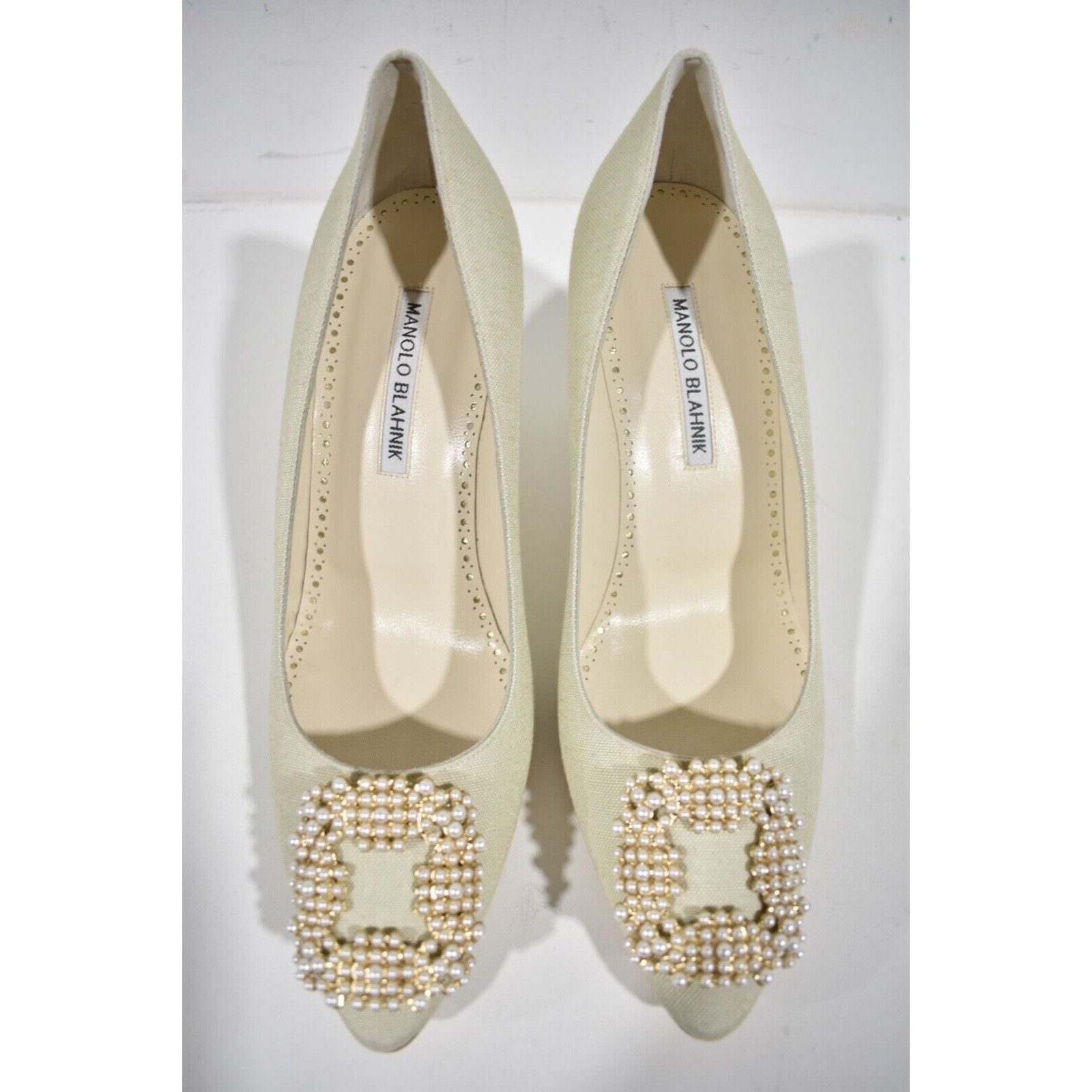 Manolo Blahnik Hangisi 70 Oatmeal Pearl Jewel Buckle Low Heel Pump 39.5 Size US 9.5 / IT 39.5 - 10 Thumbnail