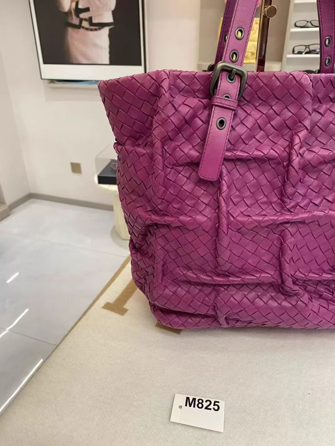 Bottega Veneta BV Solid Color Tote 41x16x29 Good Condition Size ONE SIZE - 4 Thumbnail