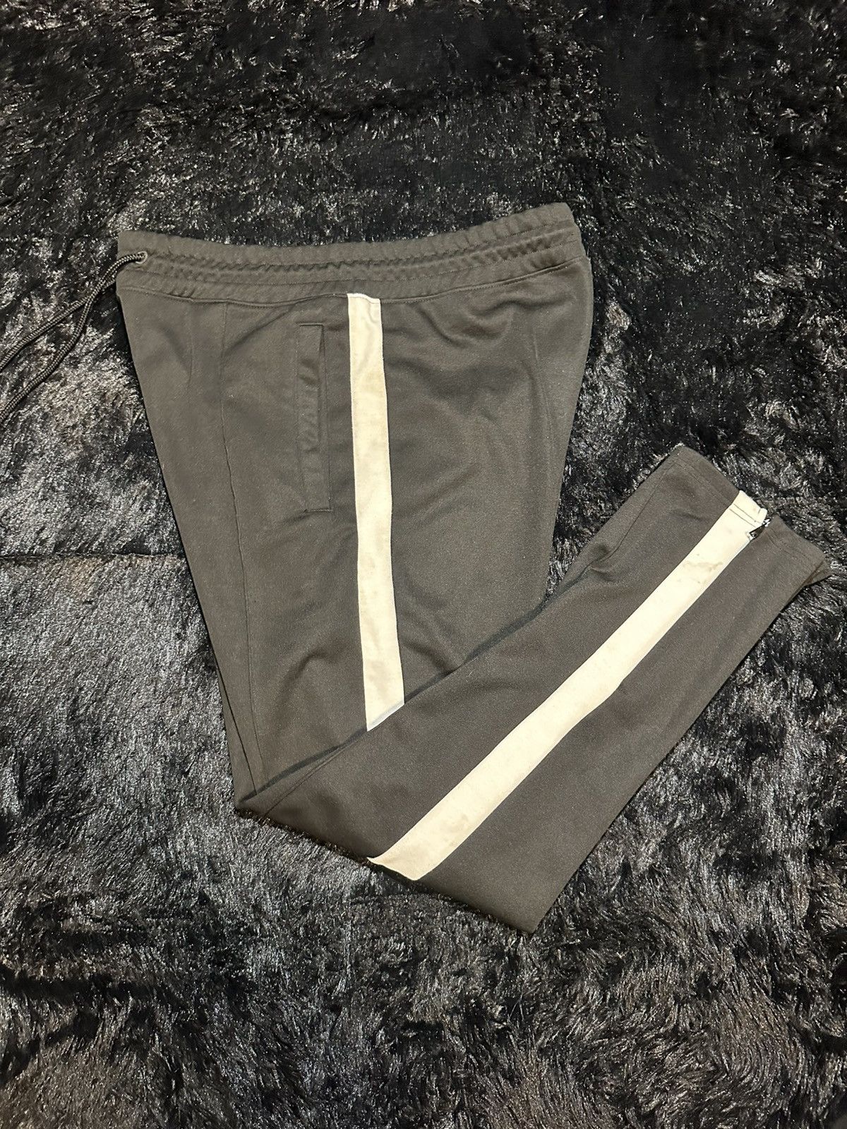 H&M H&M Black Joggers Size US 32 / EU 48 - 2 Thumbnail