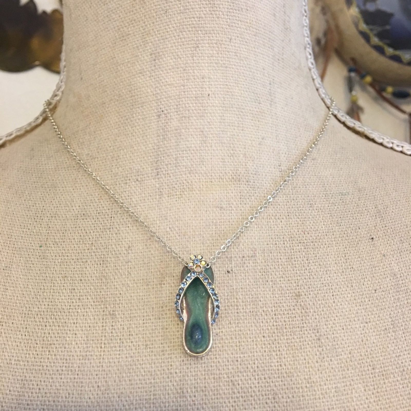 Jewelry Avon faceted enamel flip flop pendant on chain Size ONE SIZE - 1 Thumbnail