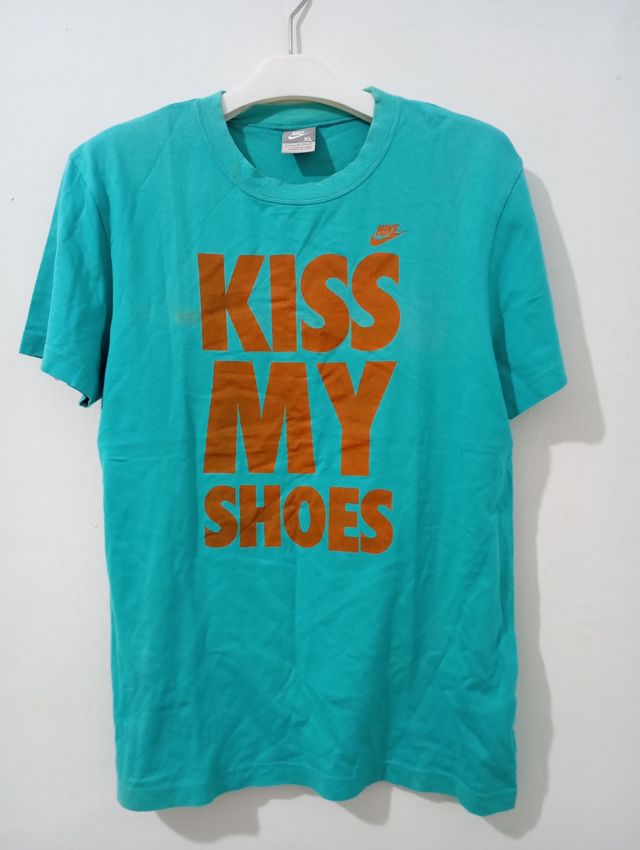 Nike Nike Tees Kiss My Shoes Size US XL / EU 56 / 4 - 1 Thumbnail