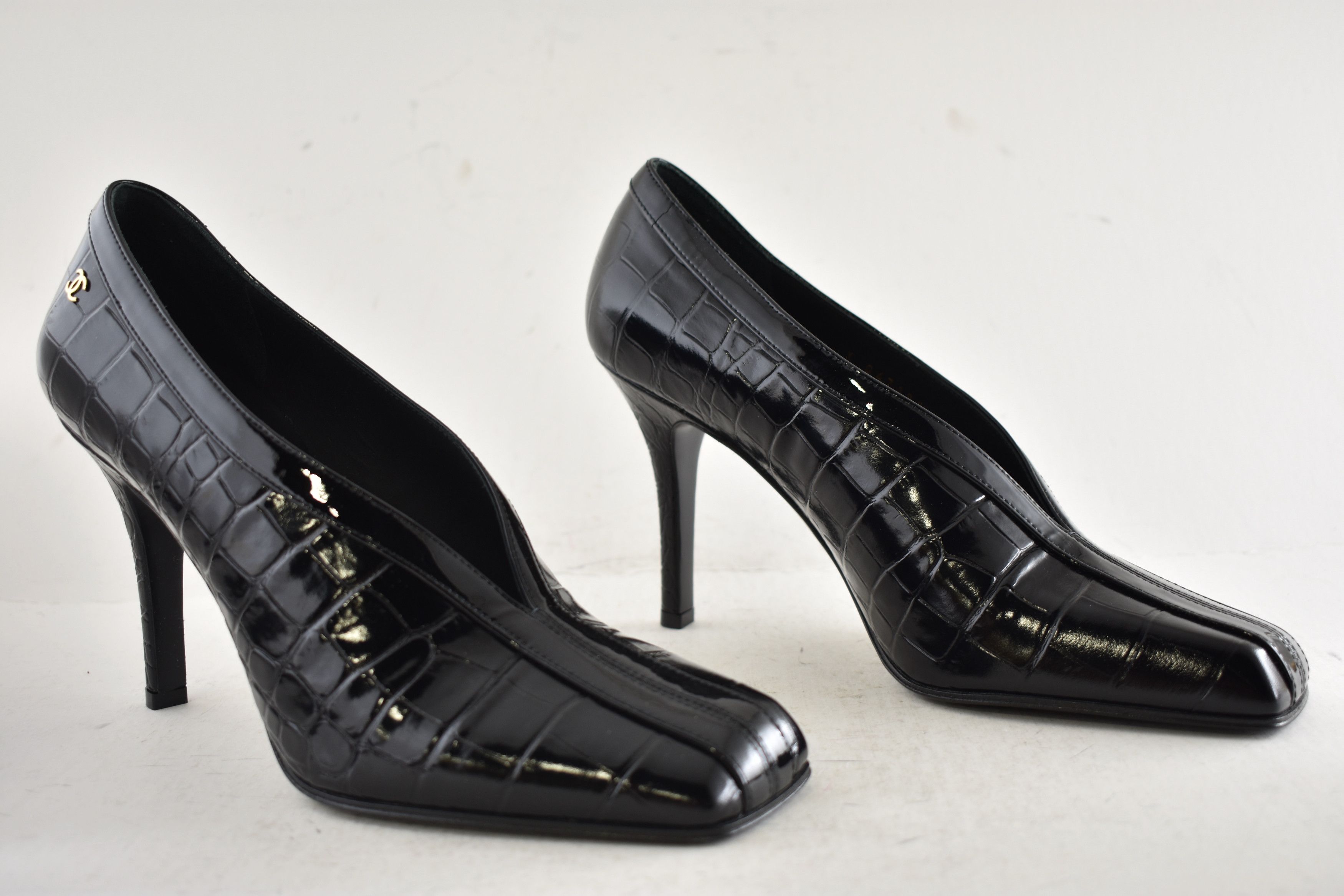 Chanel Chanel 26S Black Crocodile Croc Patent CC Logo Heel Pump 39 Size US 9 / IT 39 - 6 Thumbnail