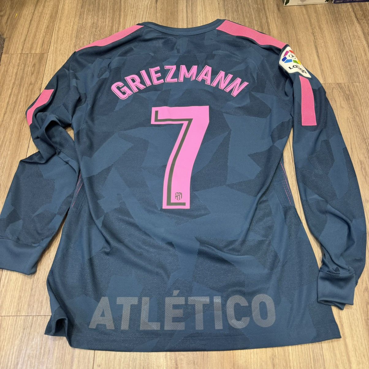 Nike Atletico Madrid 17/18 player issue away shirt #7 Griezmann Size US L / EU 52-54 / 3 - 2 Thumbnail