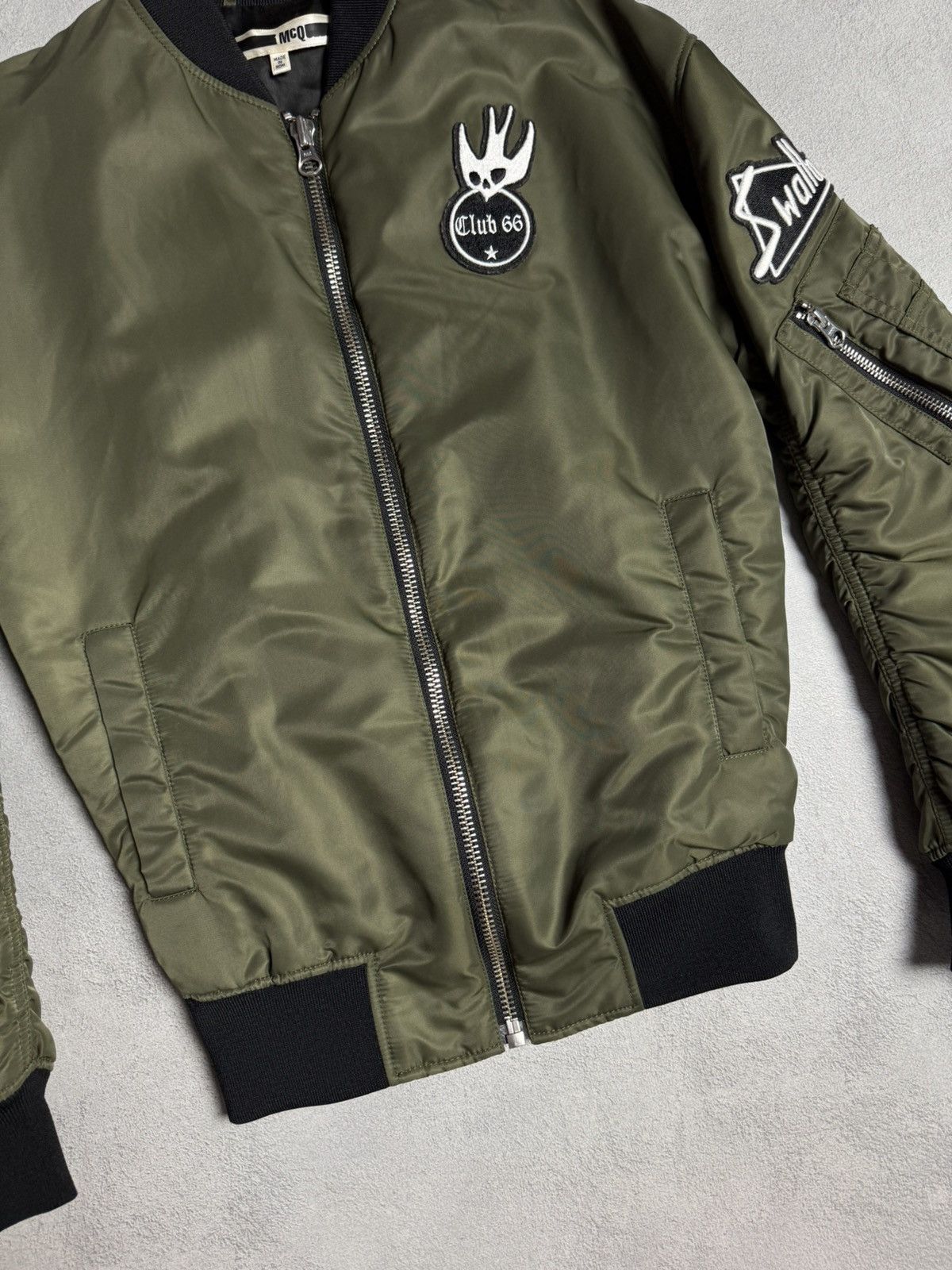 Alexander McQueen Alexander McQueen Nylon Bomber Jacket size 36 Size XS / US 0-2 / IT 36-38 - 4 Thumbnail