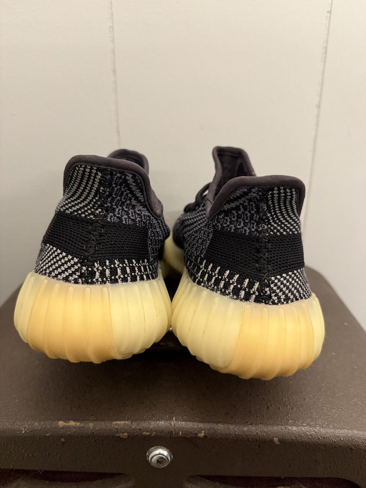 Yeezy Yeezy 350v2 Boost Carbon Size US 7 / EU 40 - 3 Thumbnail