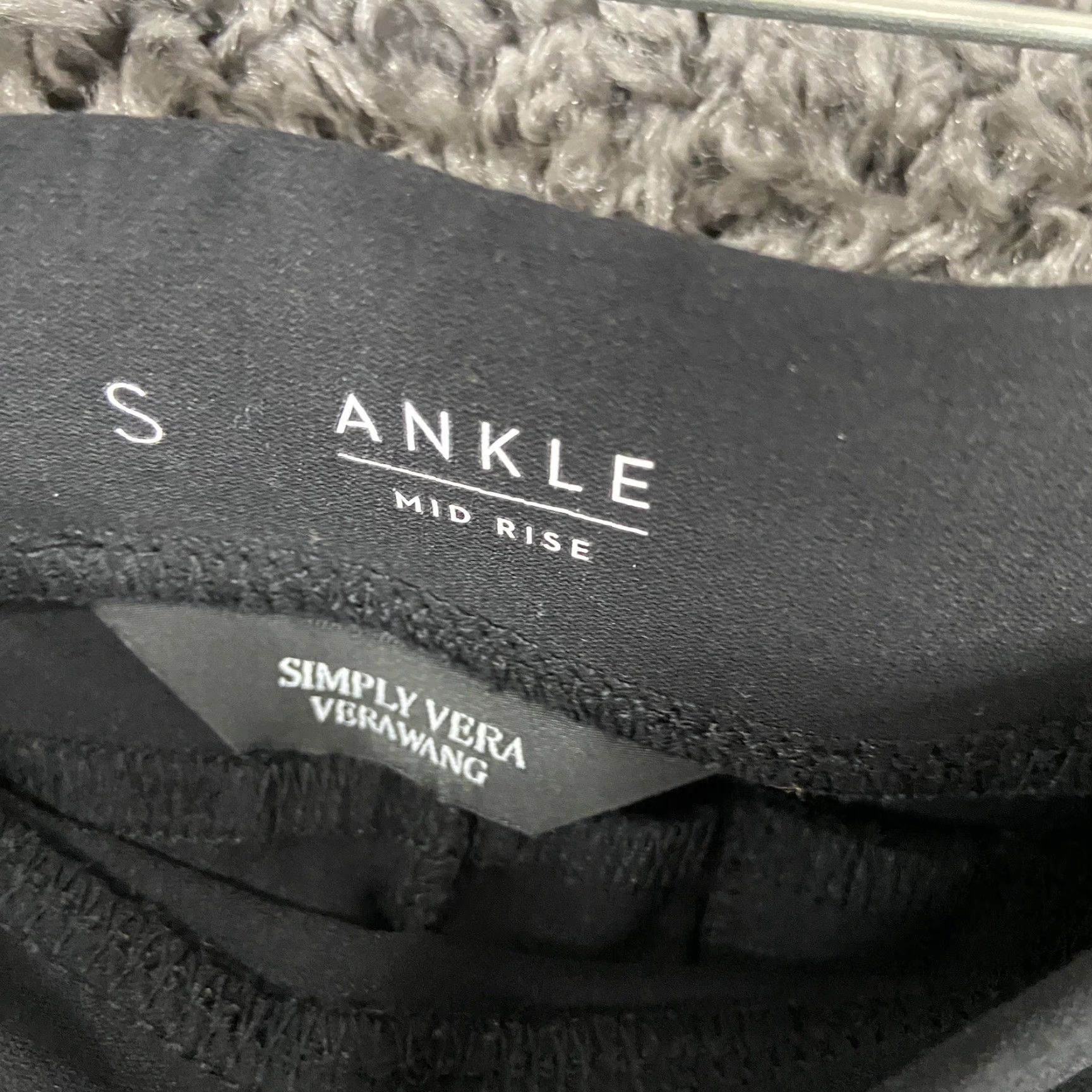 Vintage VINTAGE? Wait: Simply Vera Vera Wang Ankle Pants Women’s S Black Mid Rise Female Small Ankle Length Women’s Pants Size 28" / US 6 / IT 42 - 6 Thumbnail