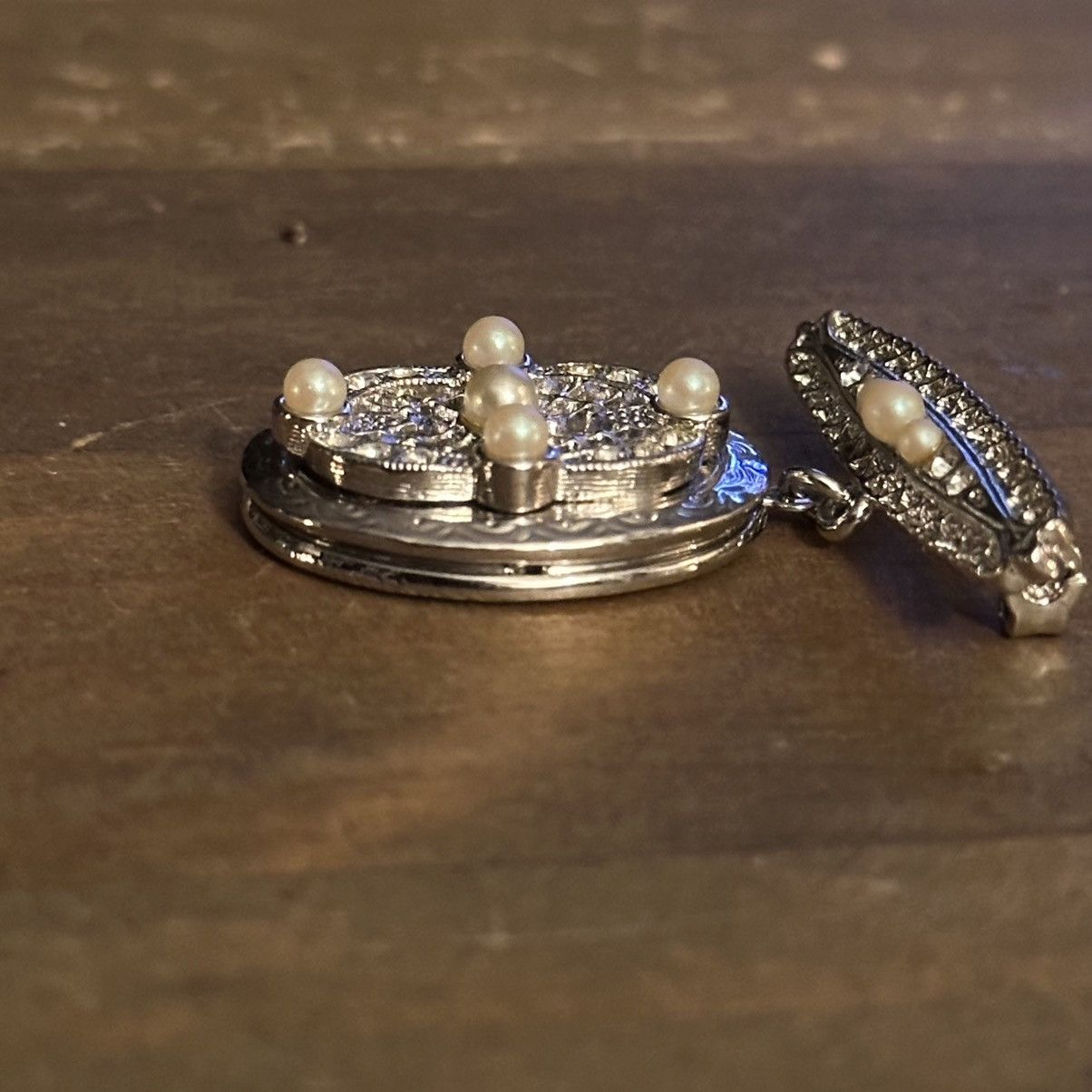 Vintage Vintage filigree crystals, pearls hanging oval locket brooch Size ONE SIZE - 6 Thumbnail