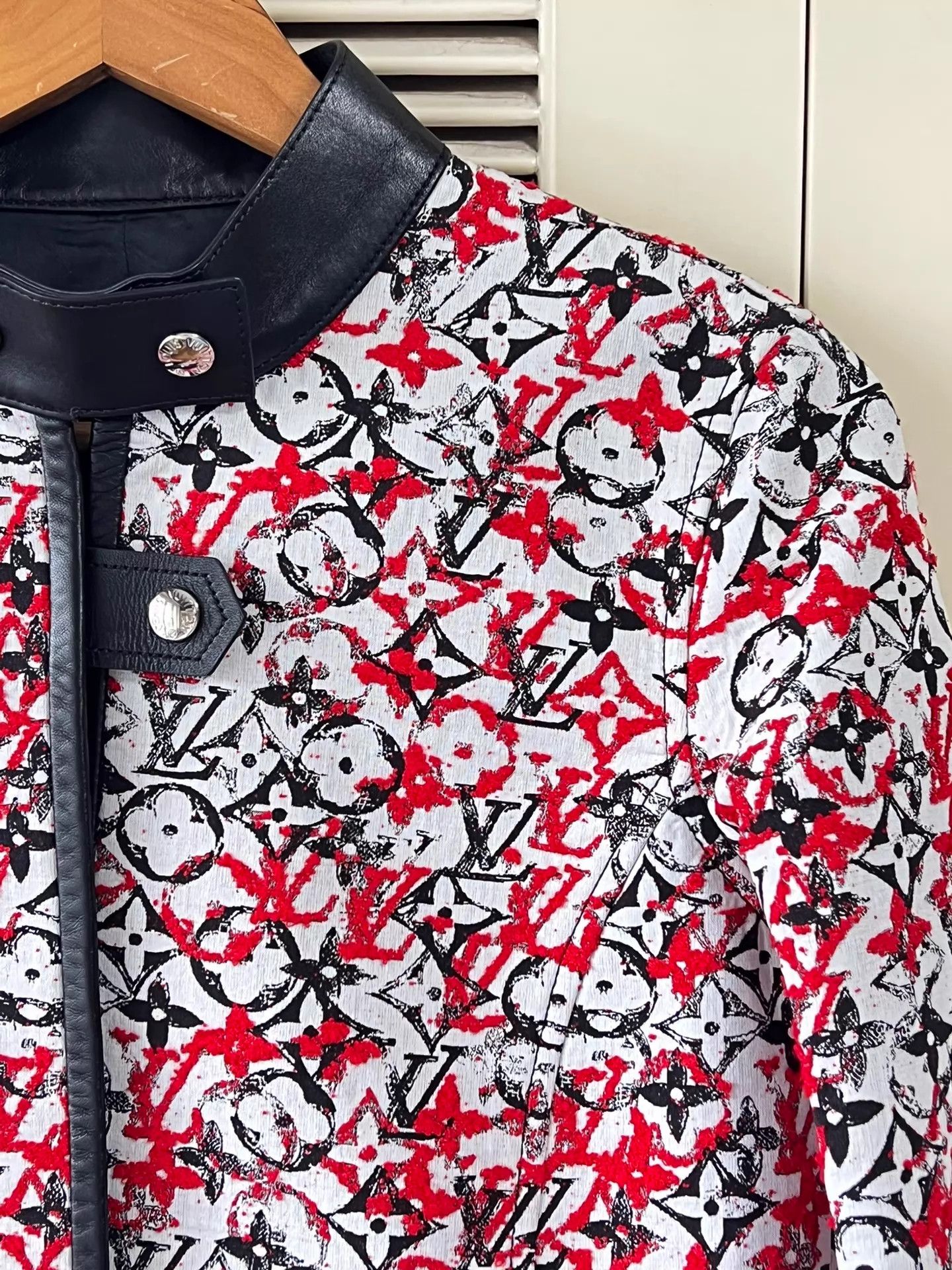 Louis Vuitton LV Women's Red Black Logo Short Jacket 36 Like New Size XS / US 0-2 / IT 36-38 - 4 Thumbnail