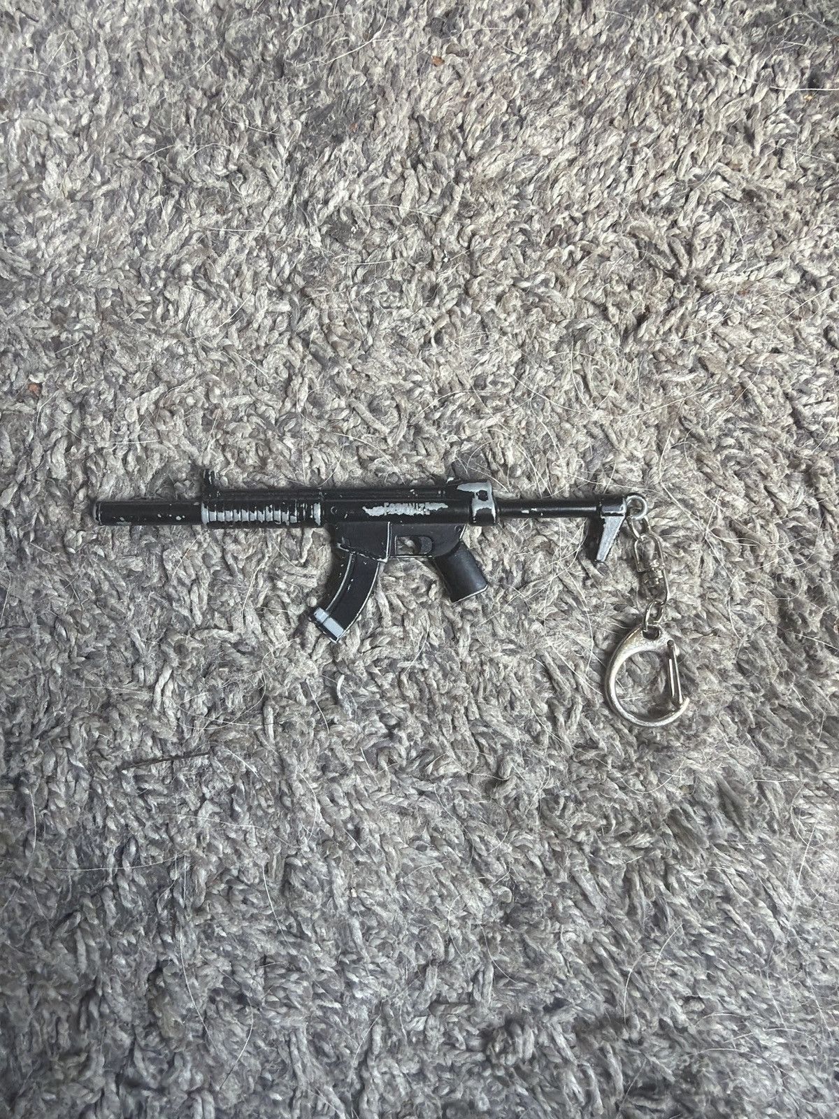 Hypebeast Epic China Fortnite Suppressed Submachine Gun Keychain Size ONE SIZE - 1 Thumbnail