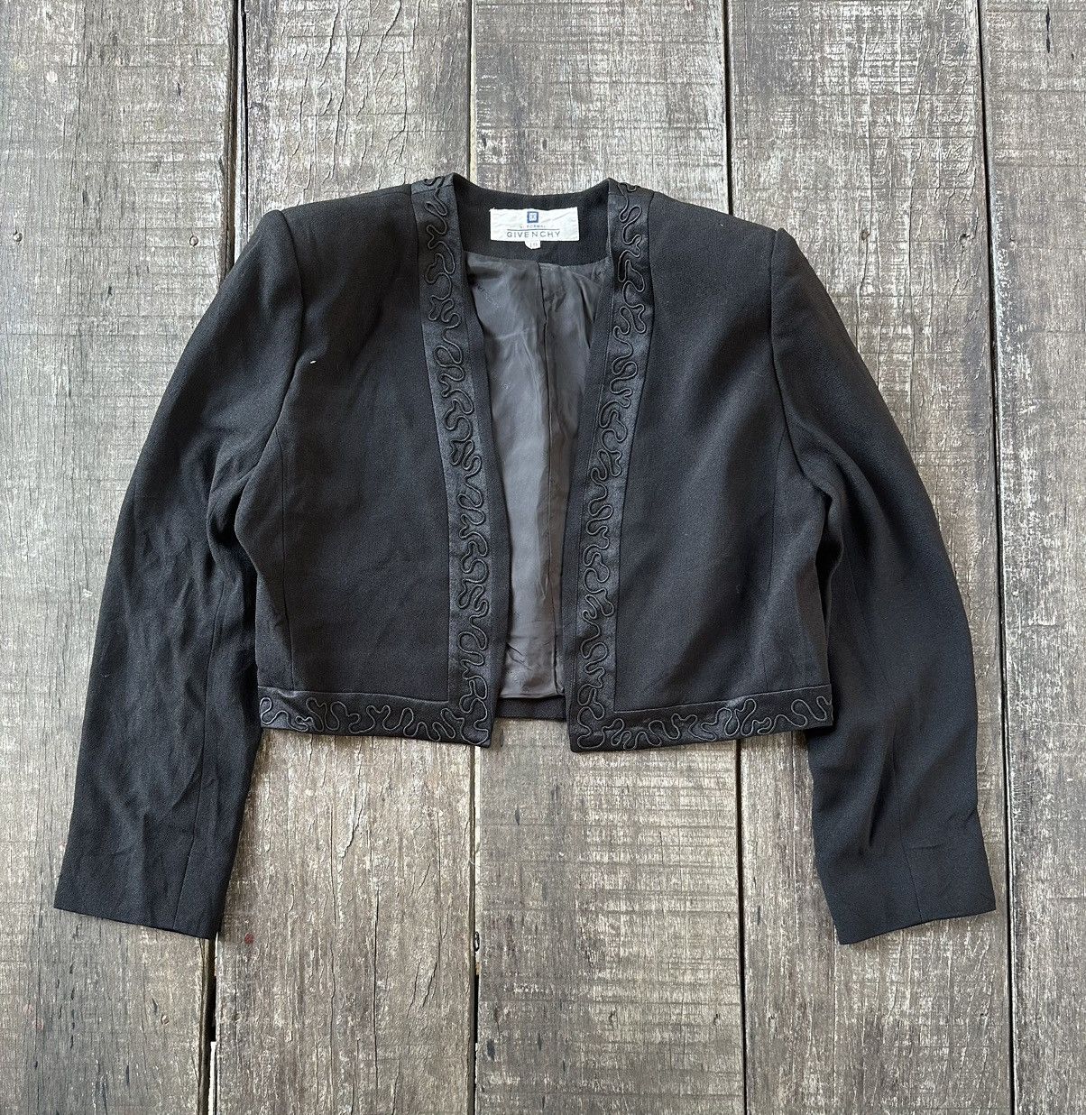 Givency crop blazer nice design