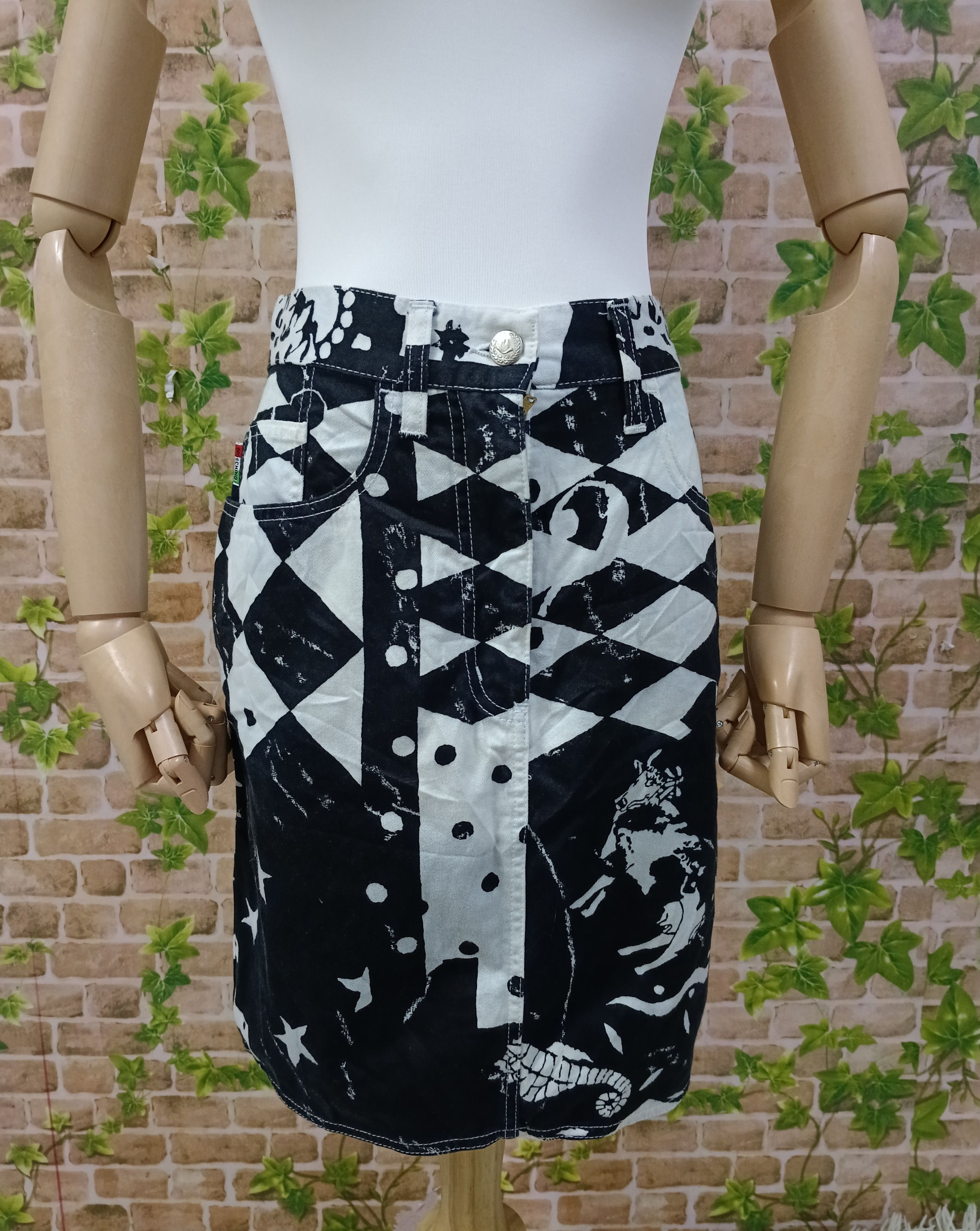 Moschino MOSCHINO FULLPRINT MINI SKIRT Size 27" / US 4 / IT 40 - 2 Thumbnail