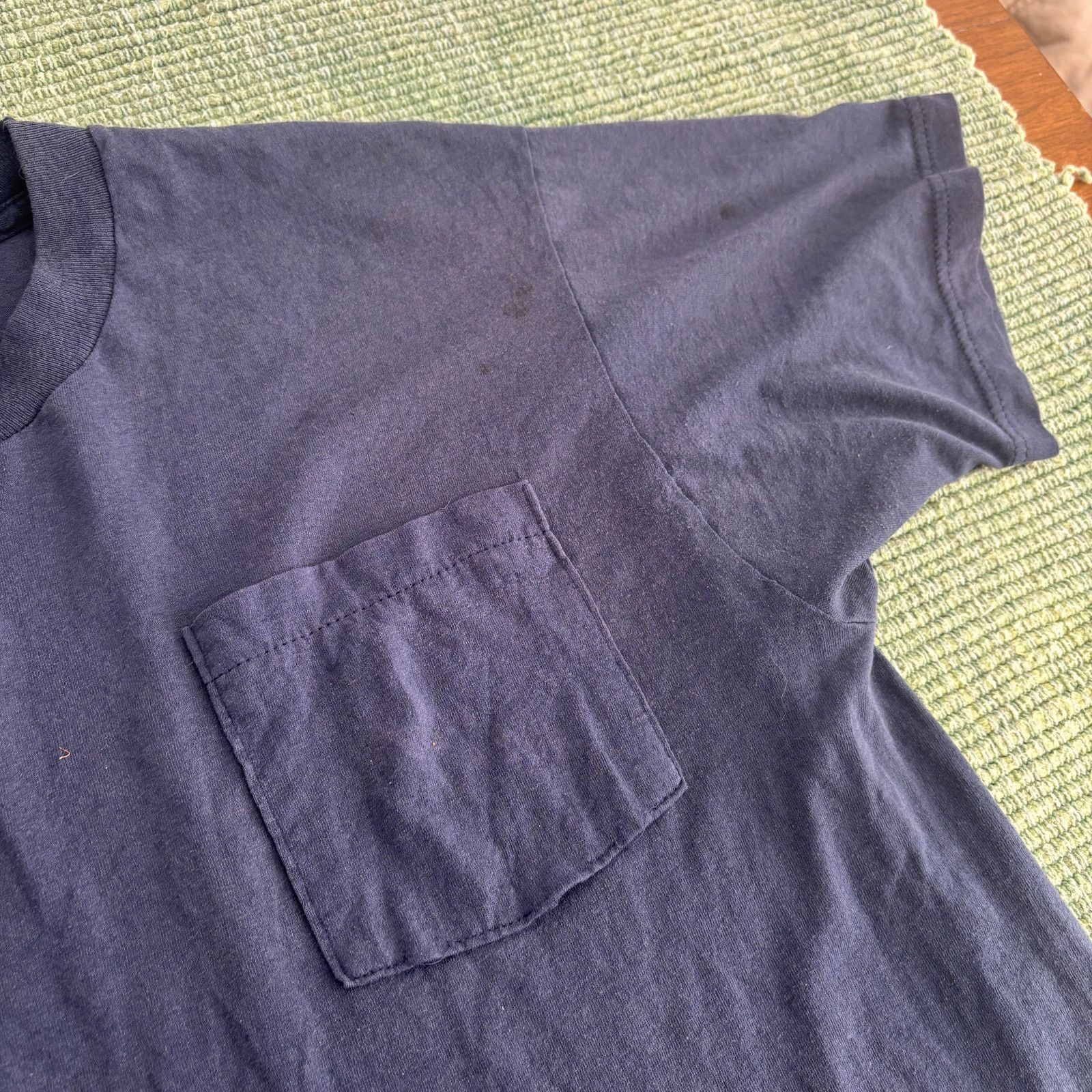 Fruit Of The Loom × Vintage Vintage 90s Y2K dark blue distressed blank pocket tee shirt Size US L / EU 52-54 / 3 - 4 Thumbnail