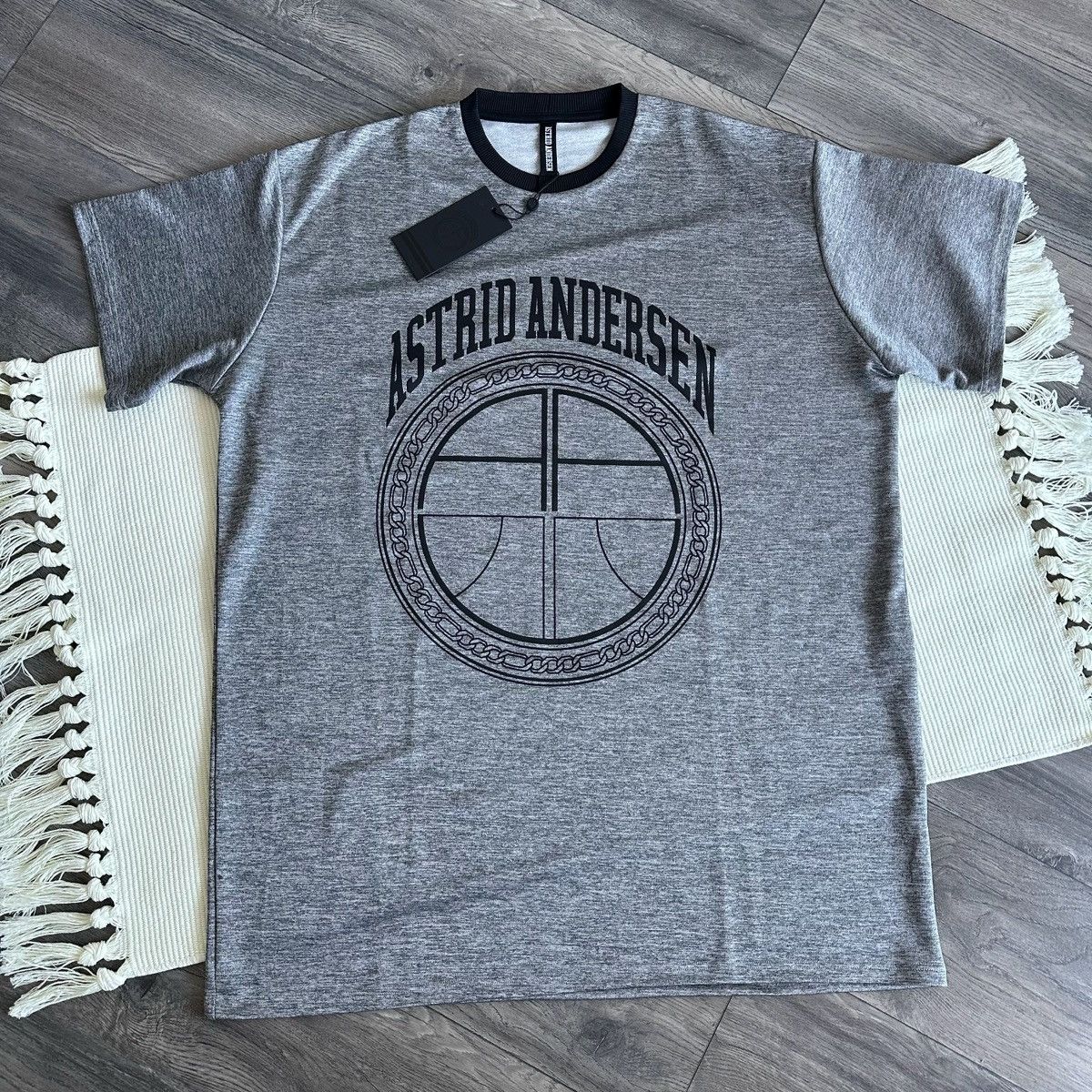 Astrid Andersen ASTRID ANDERSEN Screenprint Logo Oversized Grey Tshirt Size US XL / EU 56 / 4 - 1 Thumbnail