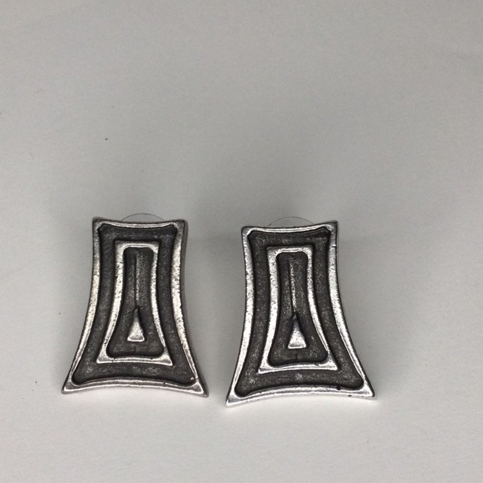 Other Silver & Black Geometric Trapezoid Push Back 1980's Earrings Size ONE SIZE - 1 Thumbnail