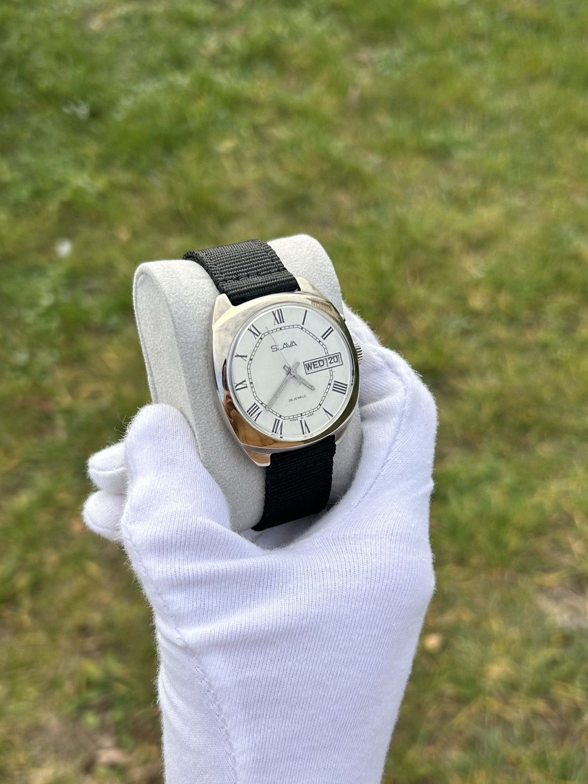 Vintage Vintage Watch Slava Soviet USSR Mechanical Wristwatch 1980s Size ONE SIZE - 4 Thumbnail