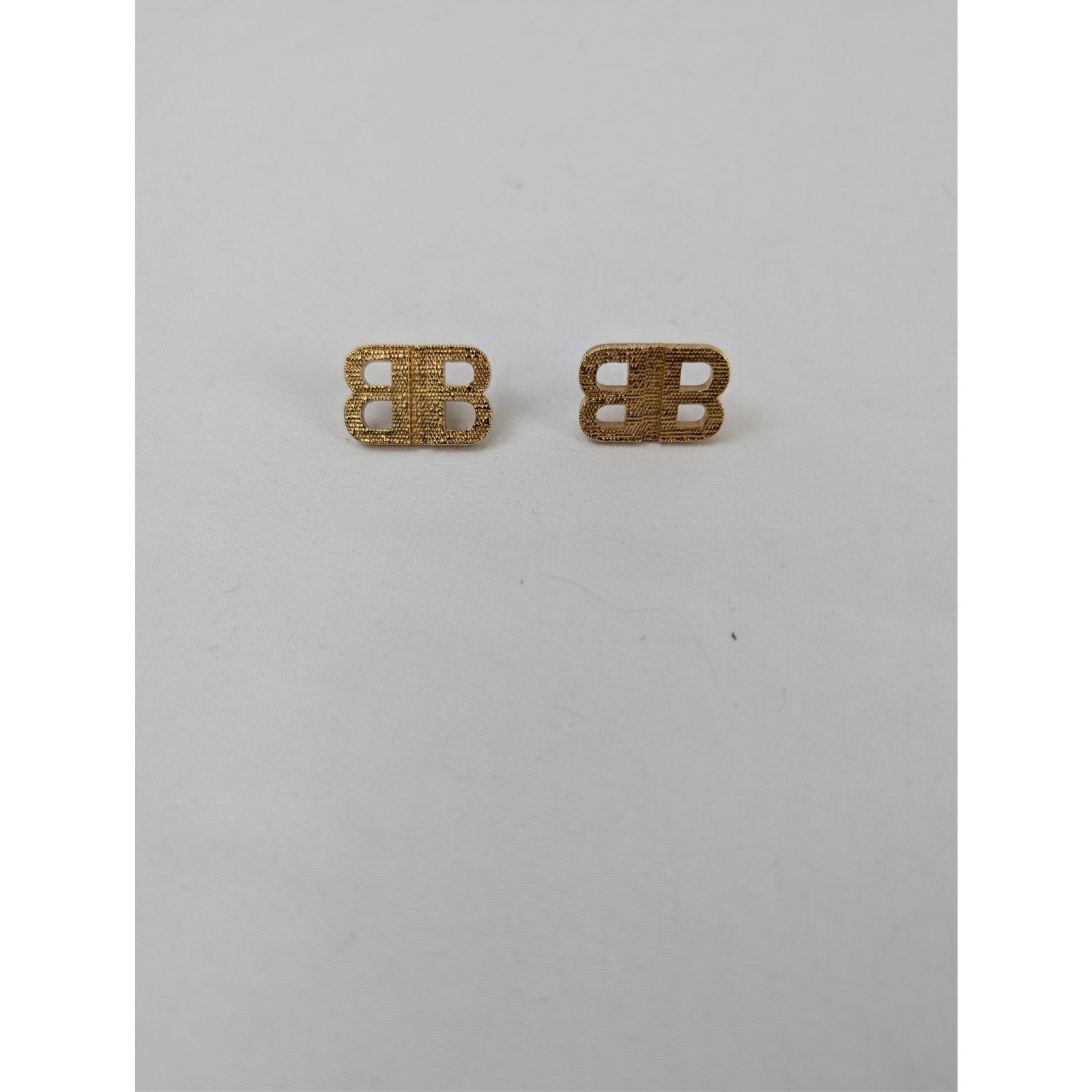 Balenciaga o1rshd1 Size: OS / BB Textured Earrings in Golden Size ONE SIZE - 1 Thumbnail