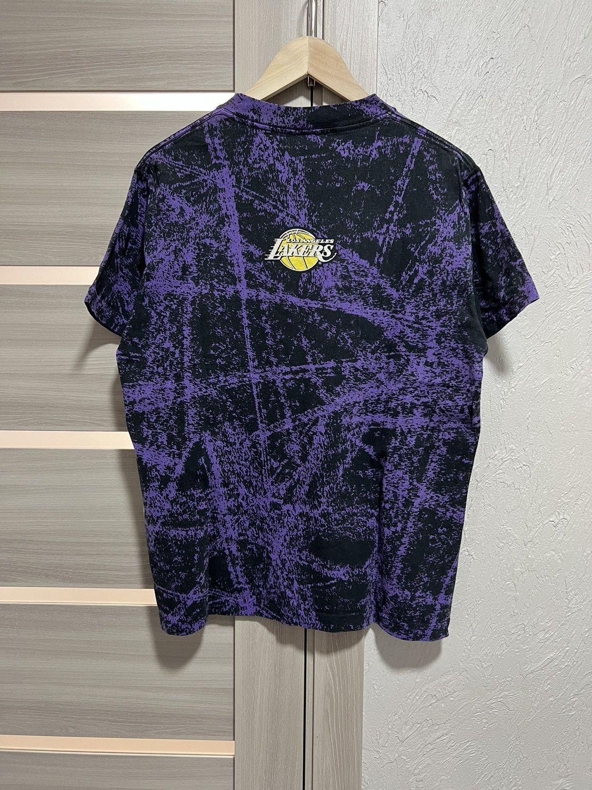 NBA Vintage Lakers Los Angeles NBA All Over Print T-shirt 90’s Size US M / EU 48-50 / 2 - 9 Thumbnail
