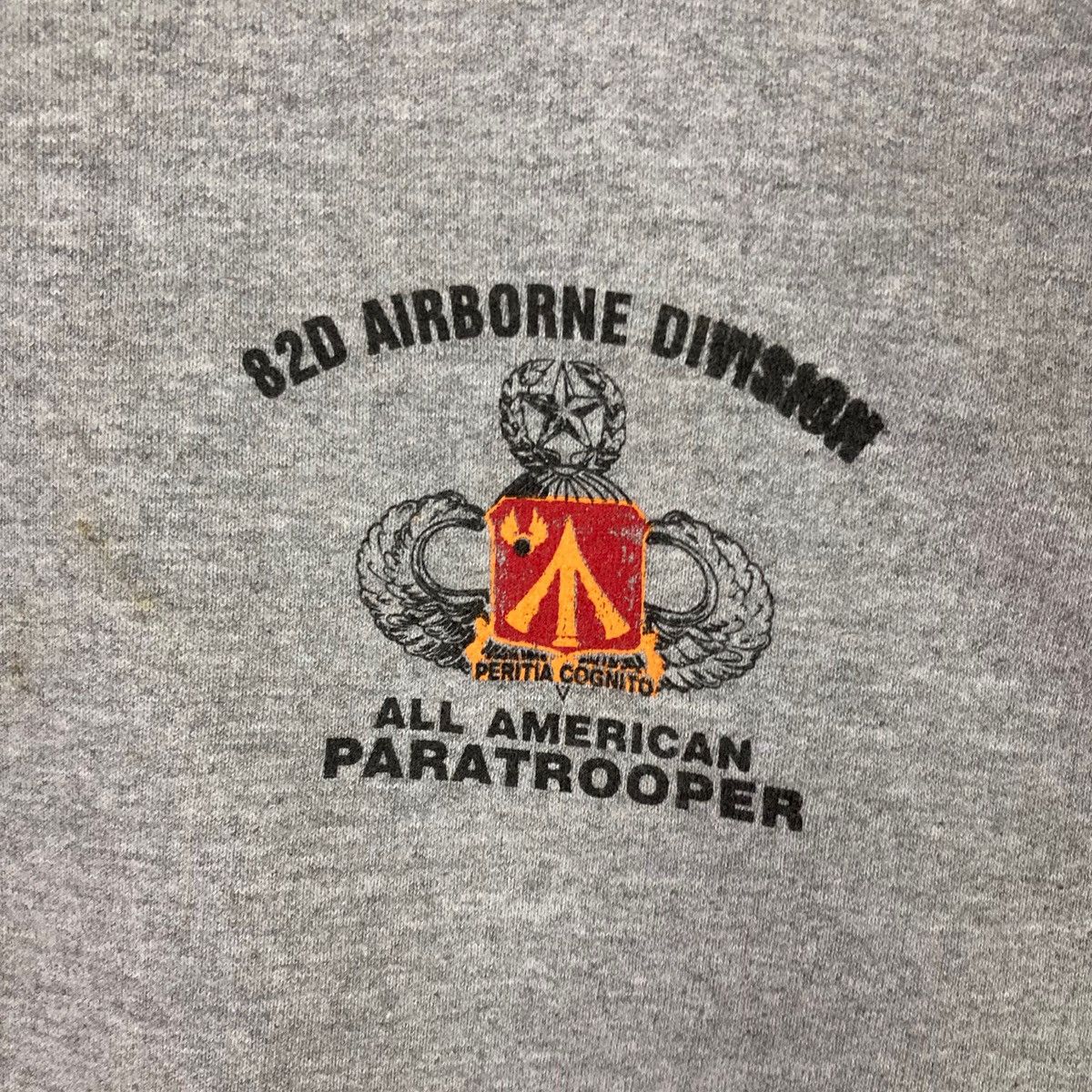 Gildan Vintage Gildan Para Trooper Pullover Jumper Sweatshirt Size US L / EU 52-54 / 3 - 3 Thumbnail