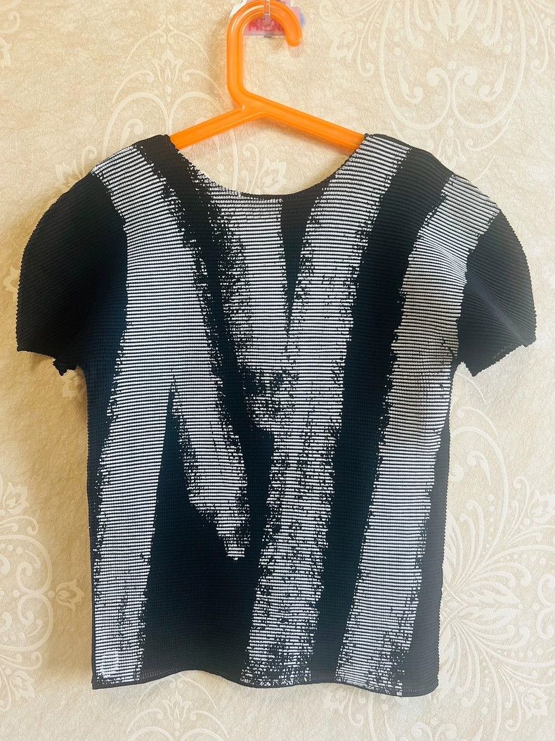 Issey Miyake Issey Miyake size:one size Black graffiti top with short s Size XS / US 0-2 / IT 36-38 - 1 Thumbnail