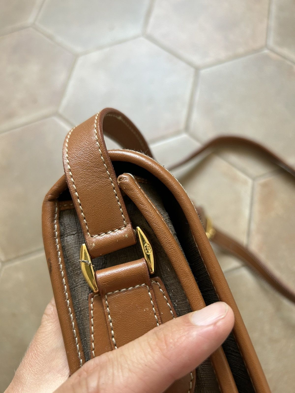 Gucci Authentic GUCCI Vintage Crossbody Bag Size ONE SIZE - 7 Thumbnail