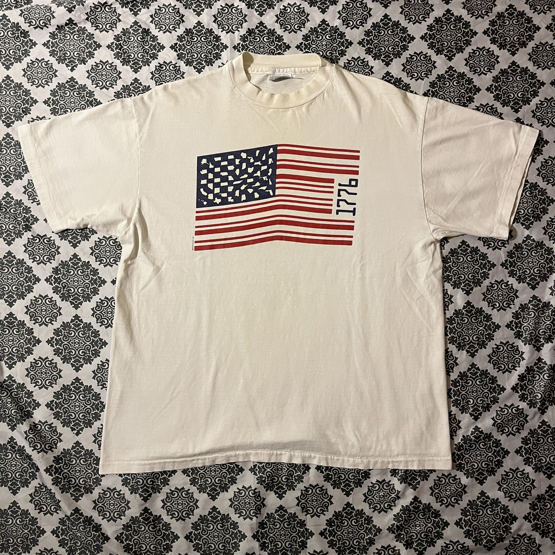 Hanes VTG 80s American Flag 1776 Restaurant Single Stitch Tee Size US L / EU 52-54 / 3 - 1 Thumbnail