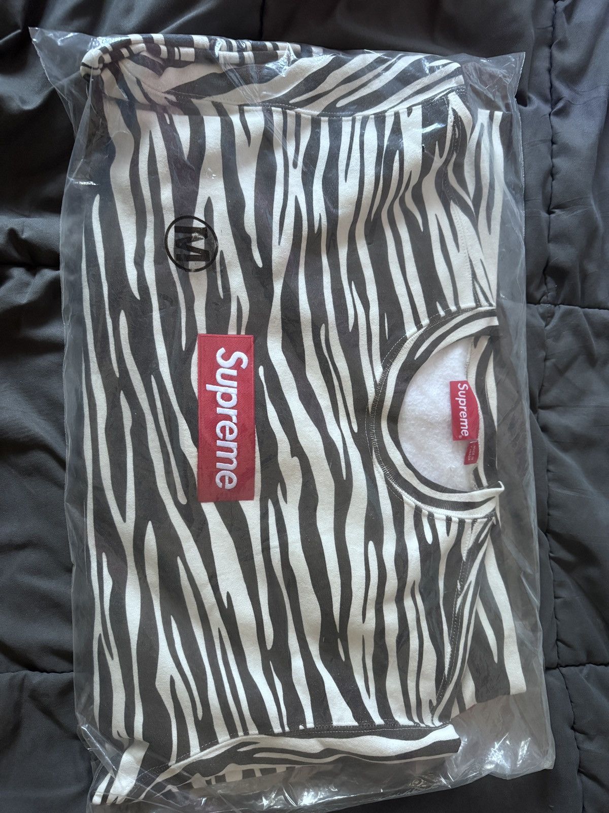 Supreme Supreme Zebra Box Logo Size US M / EU 48-50 / 2 - 1 Thumbnail
