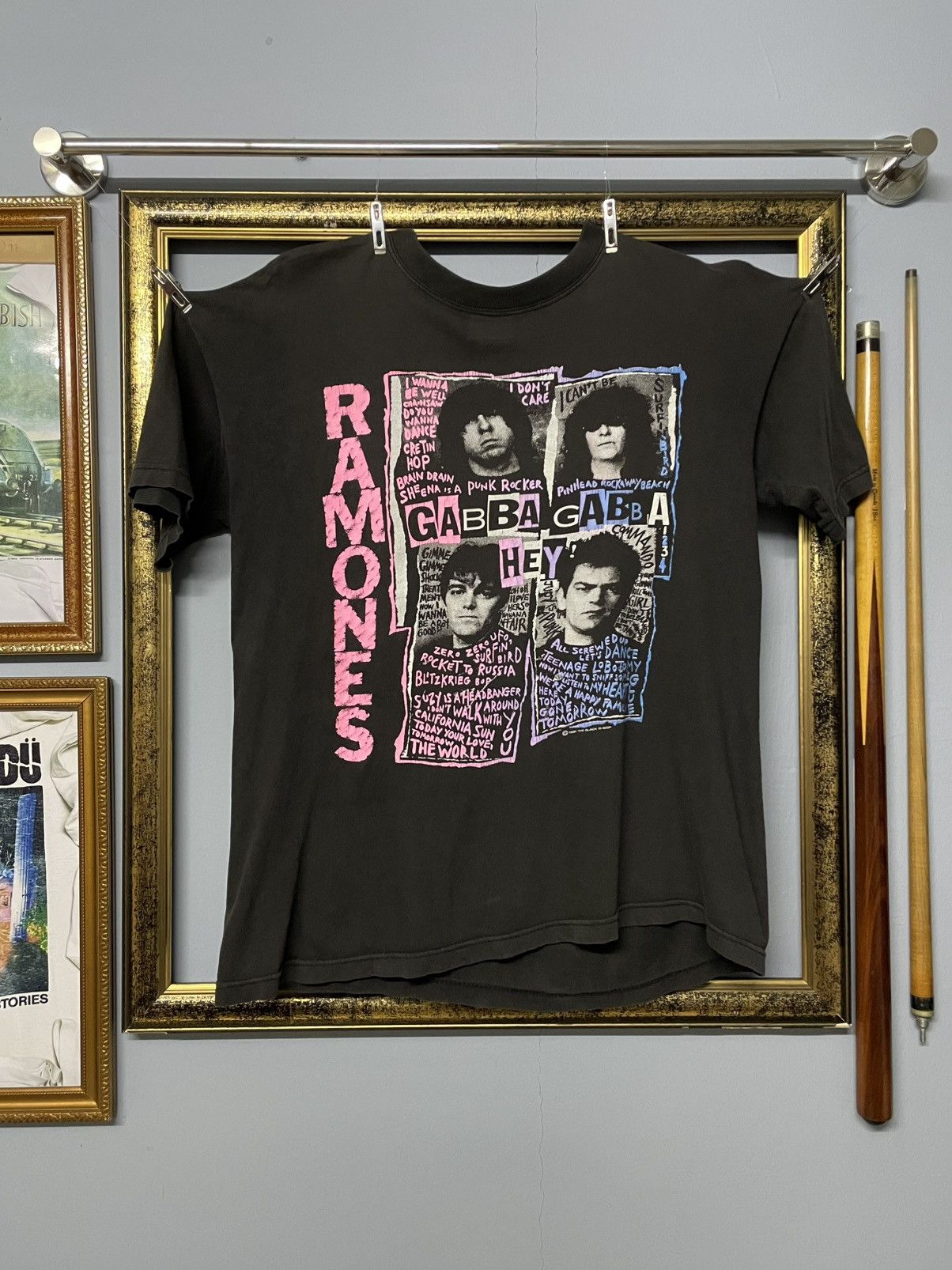 Vintage Vintage 1991 Og Ramones Gabba Gabba Hey Punk Sunfaded Tee Size US S / EU 44-46 / 1 - 1 Thumbnail