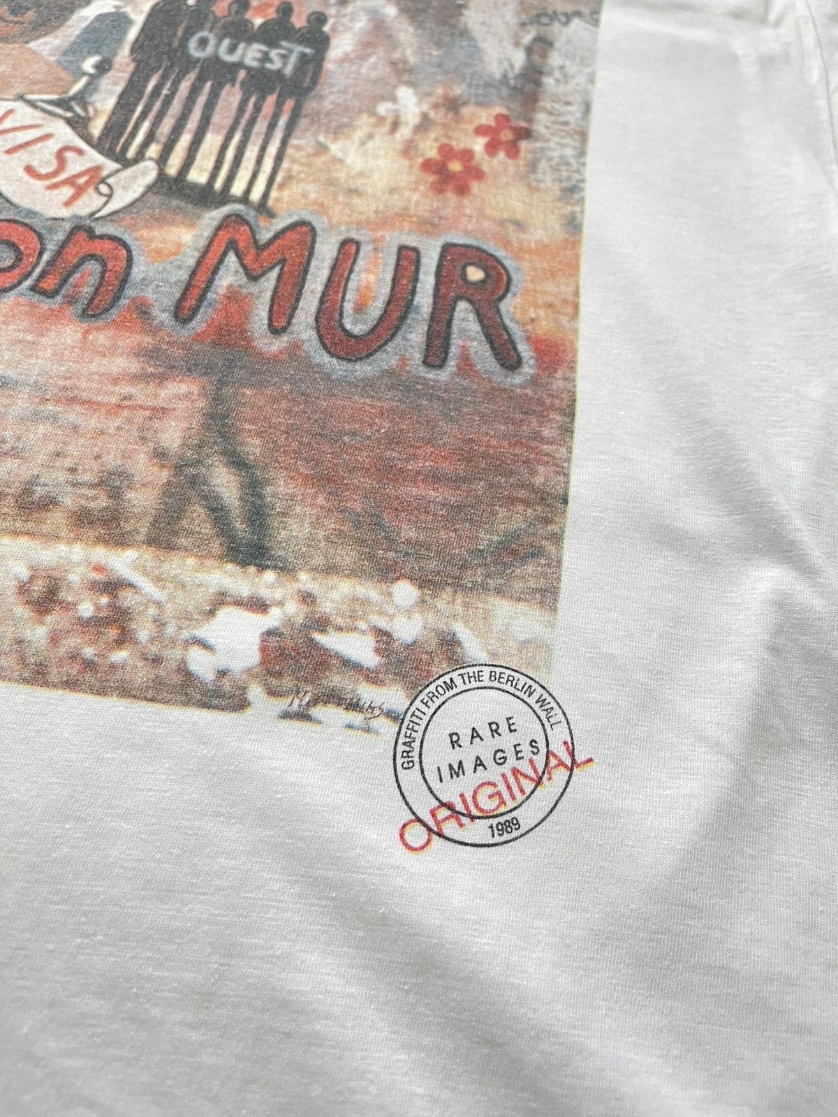 Vintage Graffiti From The Berlin Wall Rare Image 1990s T shirt Size US L / EU 52-54 / 3 - 5 Thumbnail