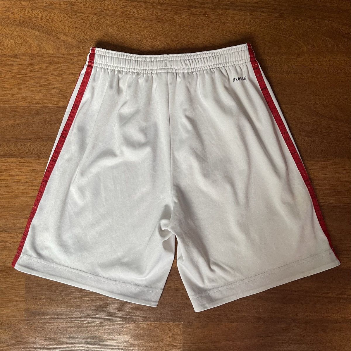 Adidas × Vintage YOUTH SIZE MAN UNITED ADIDAS 2020/2021 FOOTBALL HOME SHORTS Size US 26 / EU 42 - 5 Thumbnail