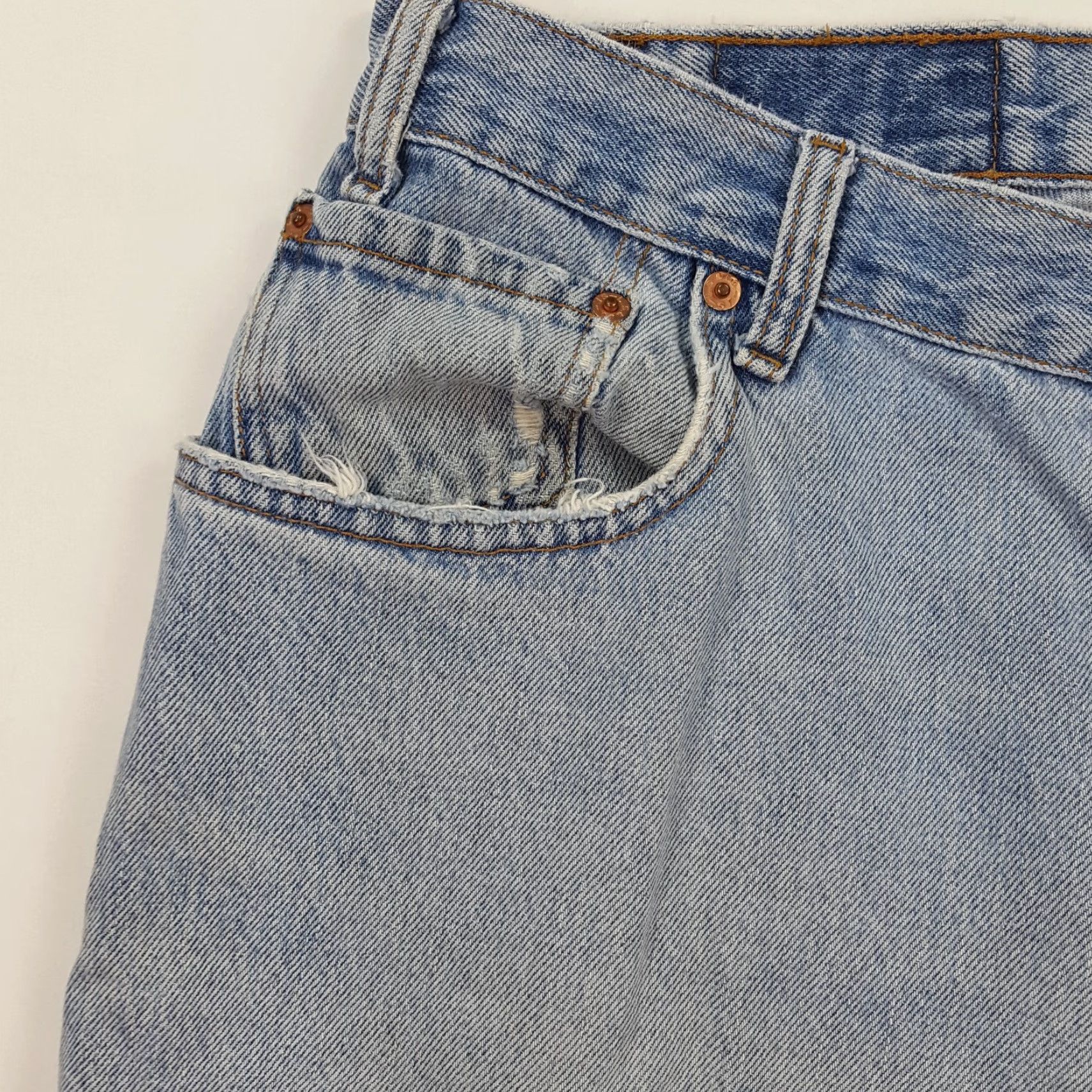 Levi's VINTAGE Levi's 550 Distressed Jeans Men 35x30 Denim 90s Relaxed Tapered Blue jeans Size US 35 - 6 Thumbnail