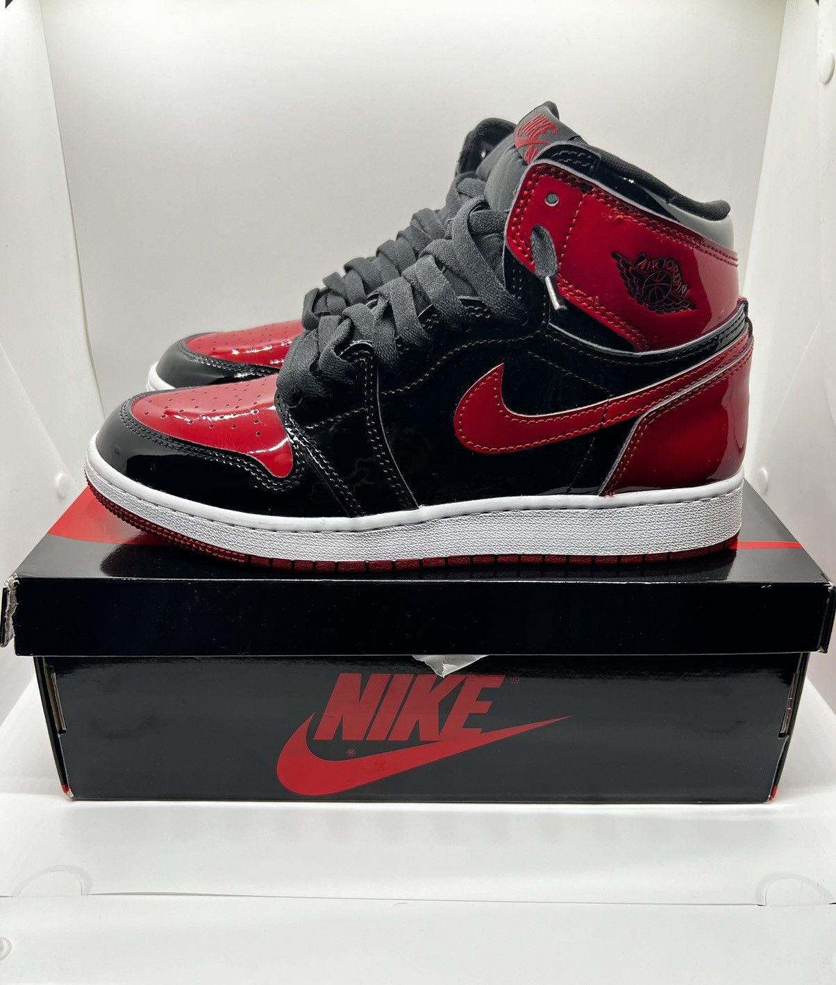 Jordan Brand × Nike Air Jordan 1 Retro High OG Patent Bred (GS) Size US 7 / EU 40 - 5 Thumbnail