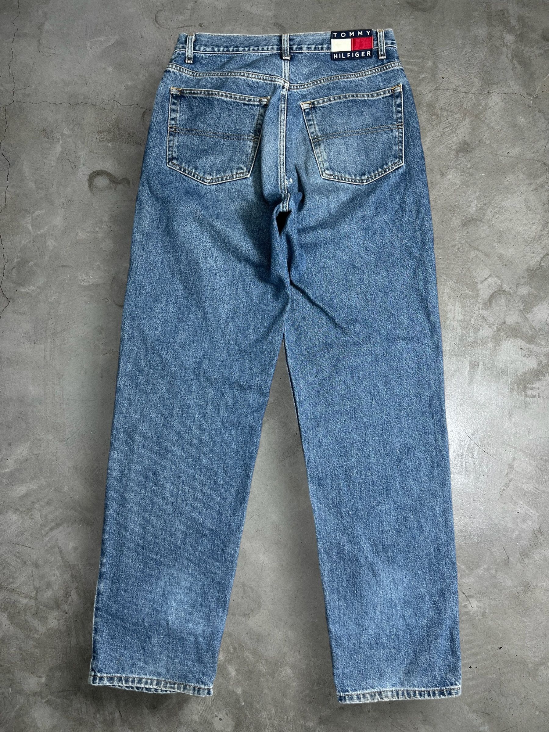 Tommy Hilfiger × Vintage Vintage Tommy Hilfiger Jeans Relaxed Fit Denim JK434 Size US 34 / EU 50 - 1 Thumbnail