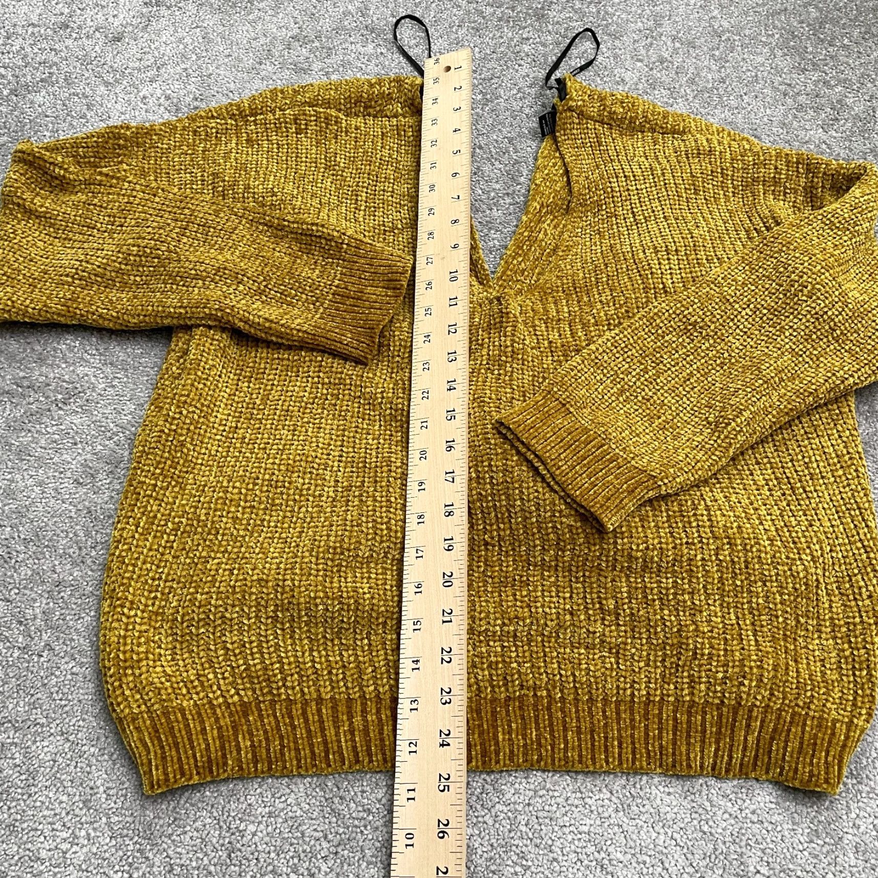Forever 21 FOREVER 21 Twisted Pullover Sweater Womens Large Mustard Chunky Knit V-Neck Size L / US 10 / IT 46 - 7 Thumbnail