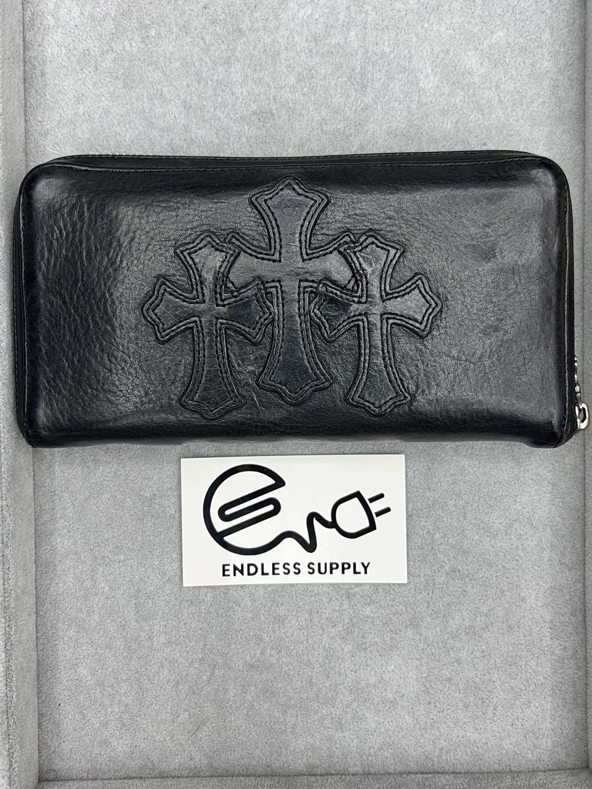 Chrome Hearts CHROME HEARTS LEATHER TRIPLE CEMETERY CROSS PATCH ZIP CLUTCH Size ONE SIZE - 1 Thumbnail